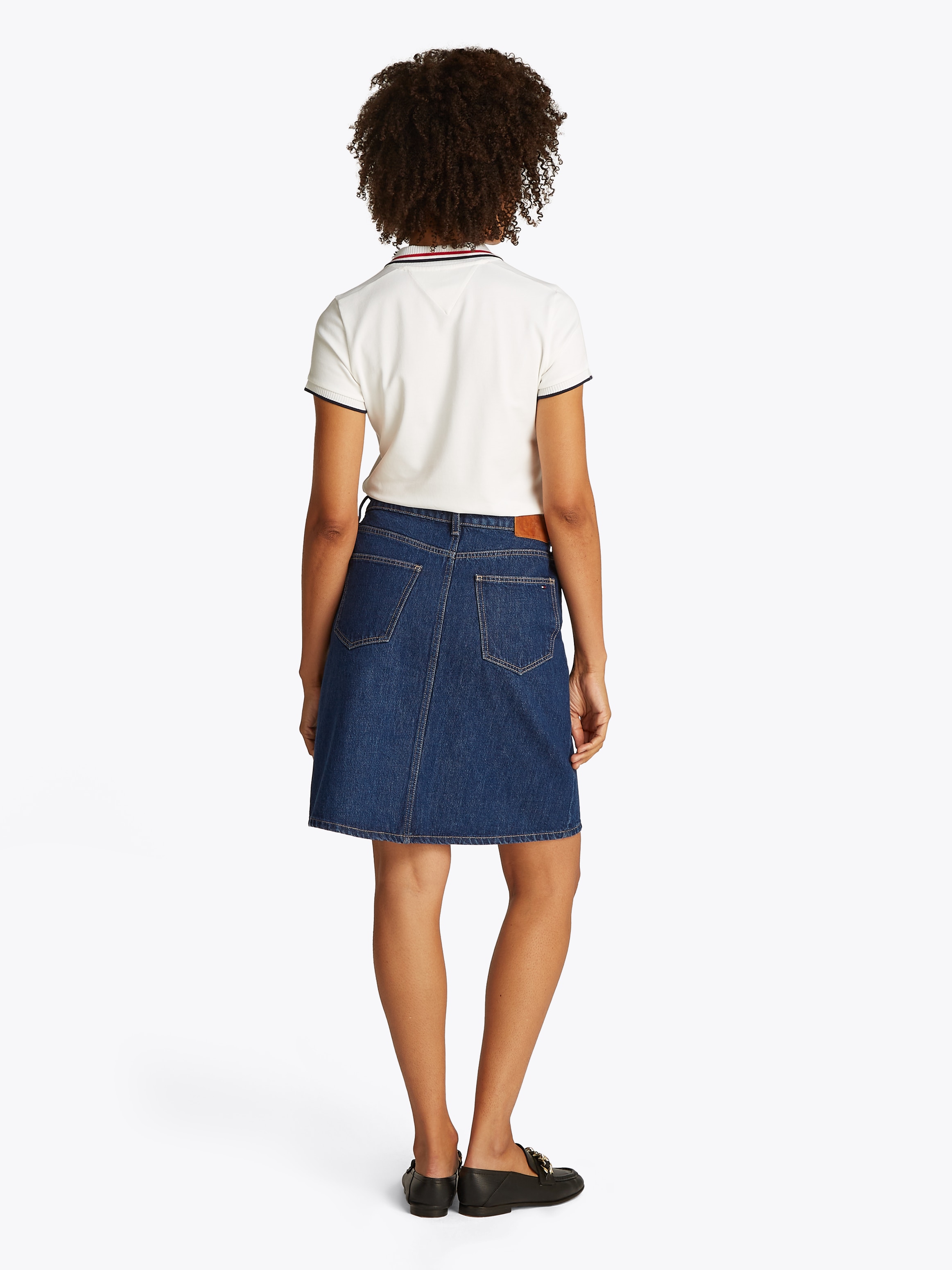 Tommy Hilfiger Jeansrock »DNM KNEE STRAIGHT SKIRT RW ACE«, mit Schlitz vorne, mit Nieten