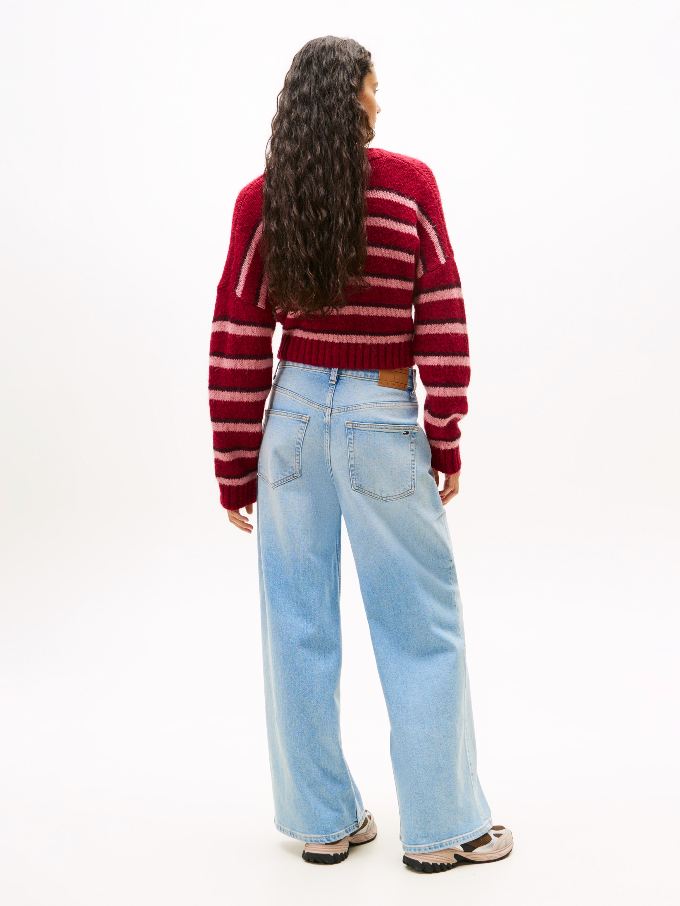 Tommy Jeans Loose-fit-Jeans »CHARLIE MR LOOSE WD«, mit Logostickerei