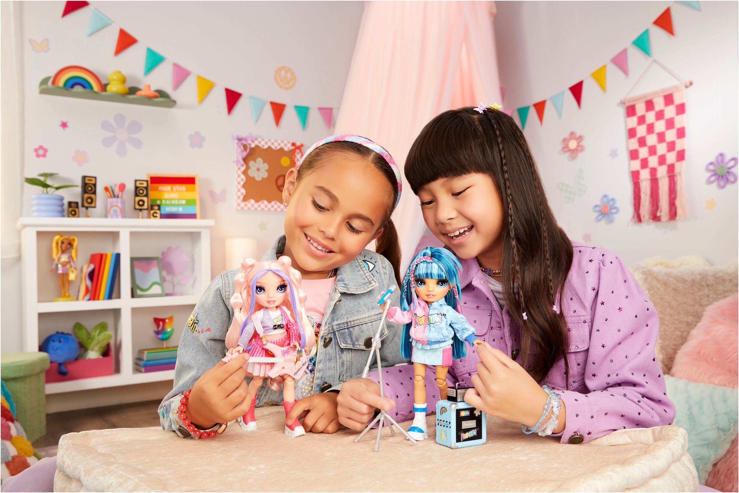 RAINBOW HIGH Anziehpuppe »Jr High Rockband Fashion Dolls - Bella«