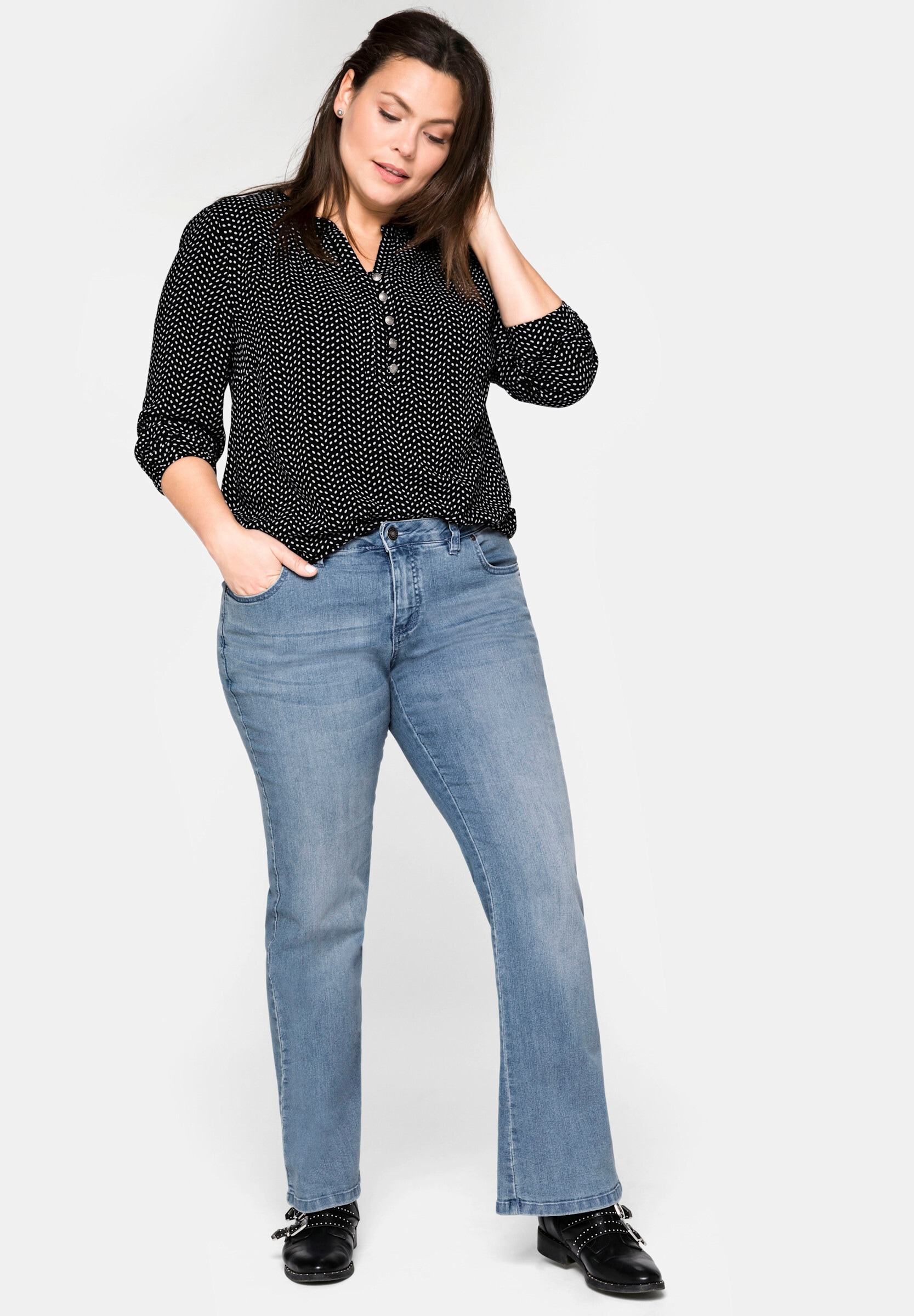 Sheego 5-Pocket-Jeans »Bootcut-Jeans Bootcut-Jeans mit Used-Effekten« in 5-Pocket-Form, mit Used-Effekten