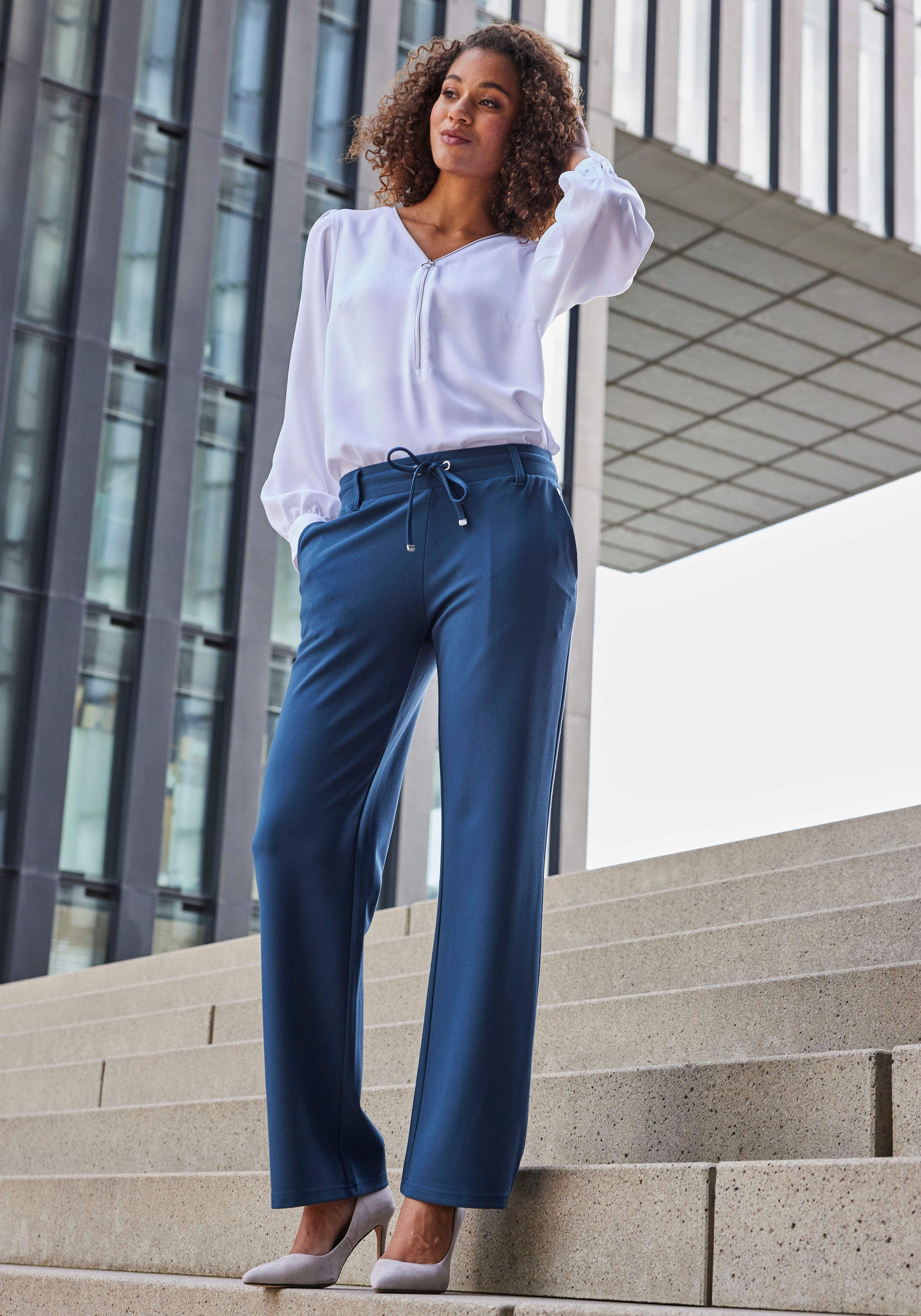 LASCANA Homewearhose, in weich fließendem Material, Loungewear