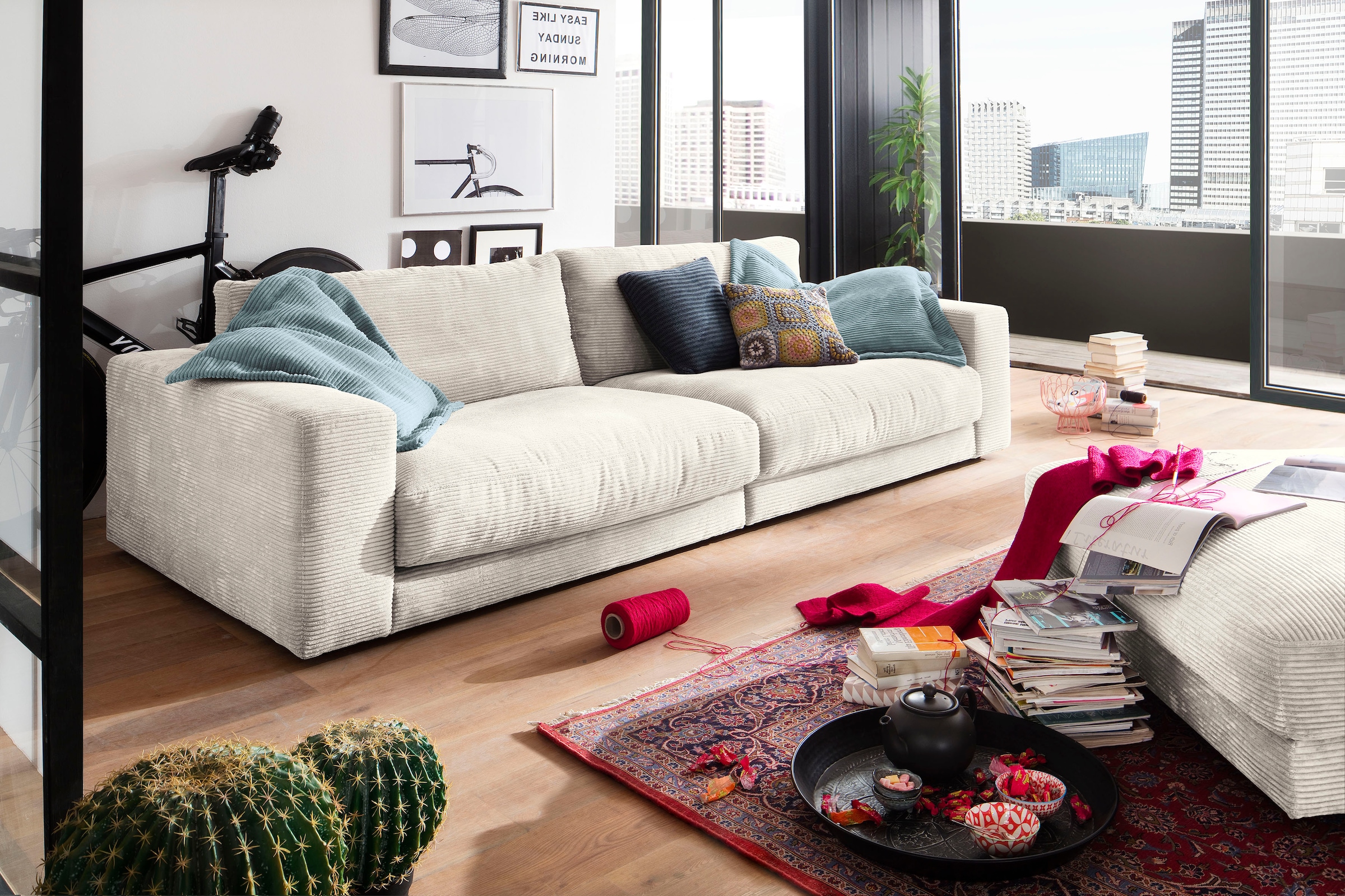 Places of Style Big-Sofa »Enisa, legere Polsterung B/T/H: 290/127/85 cm«, Zeitloses und stylisches Loungemöbel, in Fein- und Breitcord