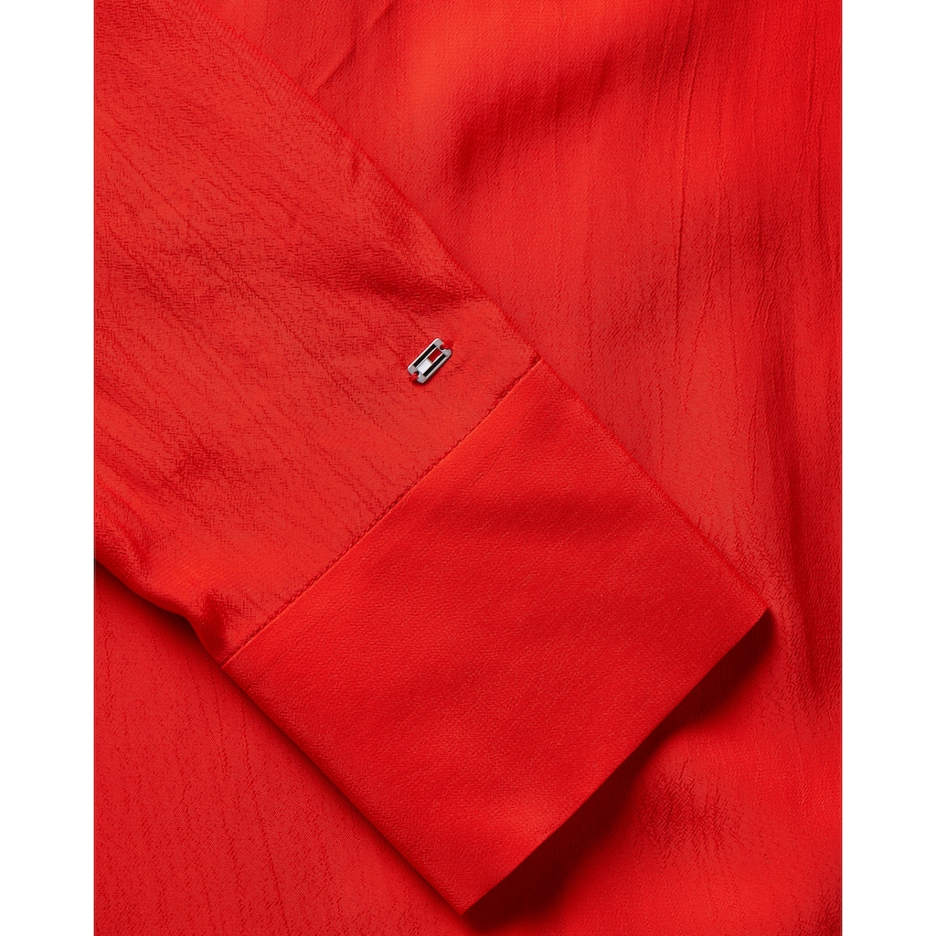 Tommy Hilfiger Blusenkleid »FLUID VISCOSE CREPE KNEE DRESS«, mit Logopatch