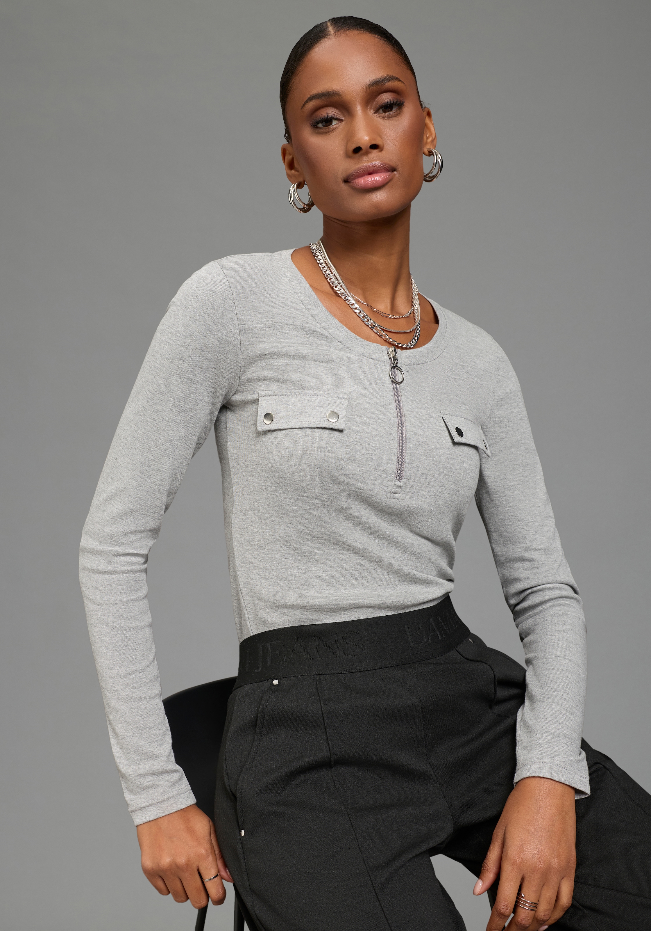Bruno Banani Longsleeve mit Rundhalsausschnitt, figurbetonte Passform, hüftbedeckende Länge