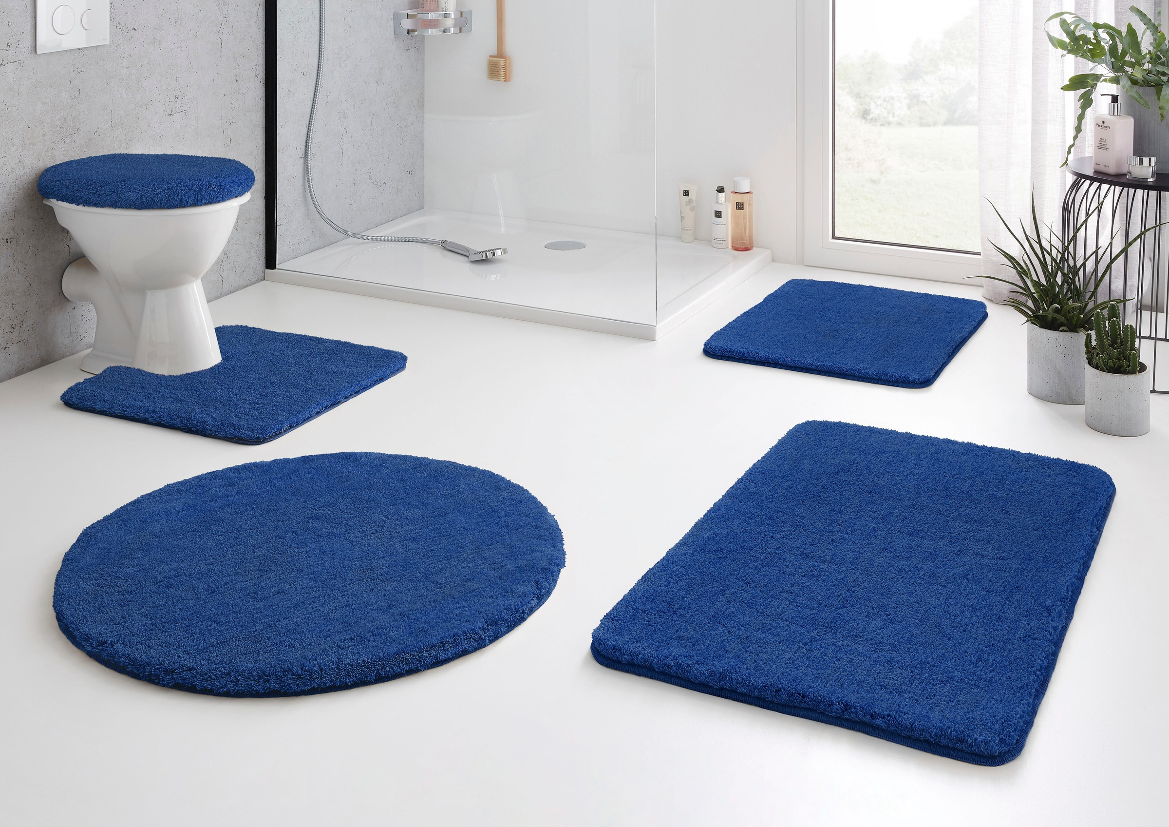 Kleine Wolke Badematte »RELAX«, rutschhemmend beschichtet, fußbodenheizungsgeeignet, Badteppich, Uni Farben, rechteckig, rund & als Set erhältlich