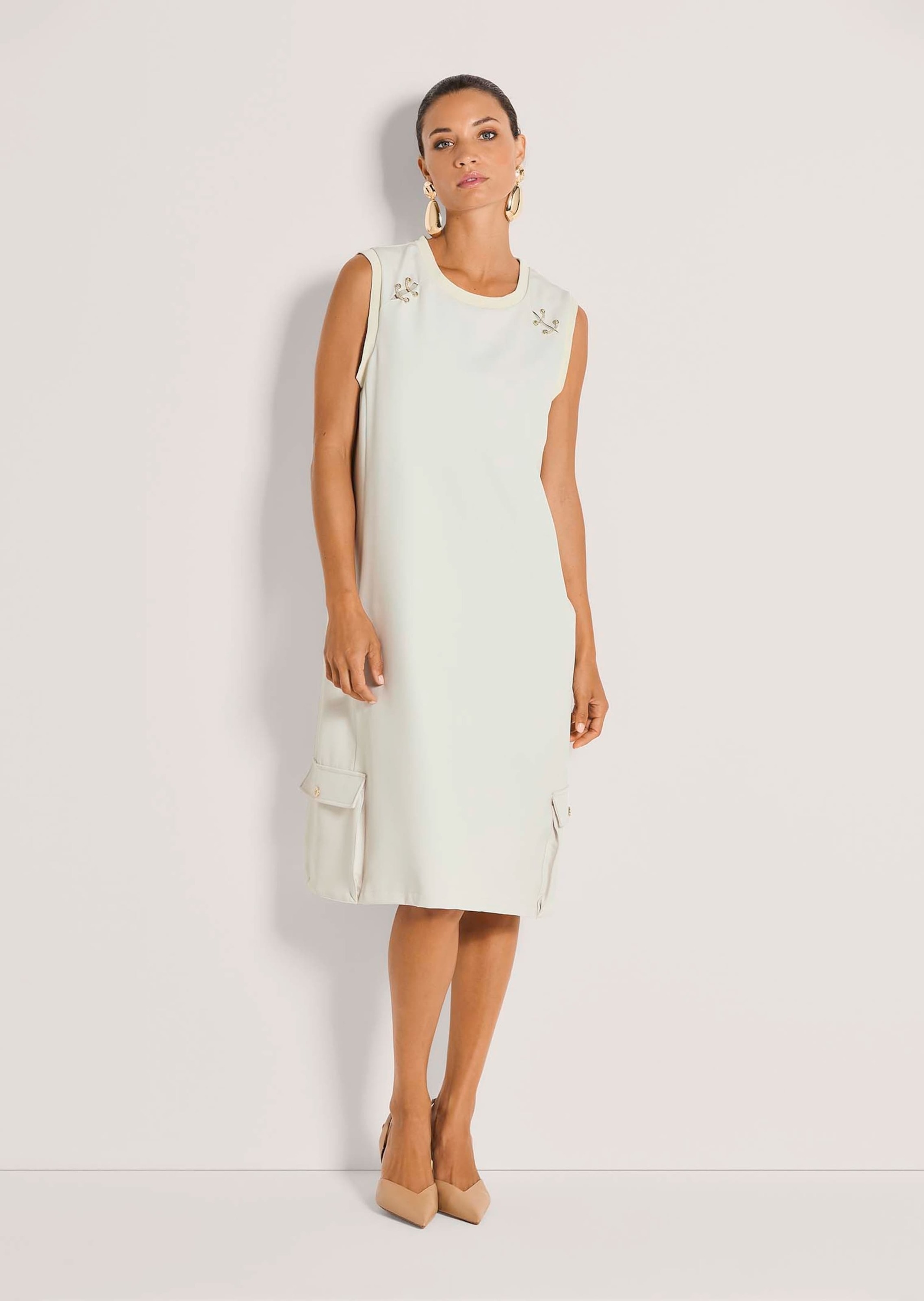 MADELEINE Sommerkleid »Jerseykleid Midikleid mit Schmuckelementen« Kleid mit eingefasstem Ripsband am Ausschnitt, mit Dekorativen Schmuckelementen im Vorderteil