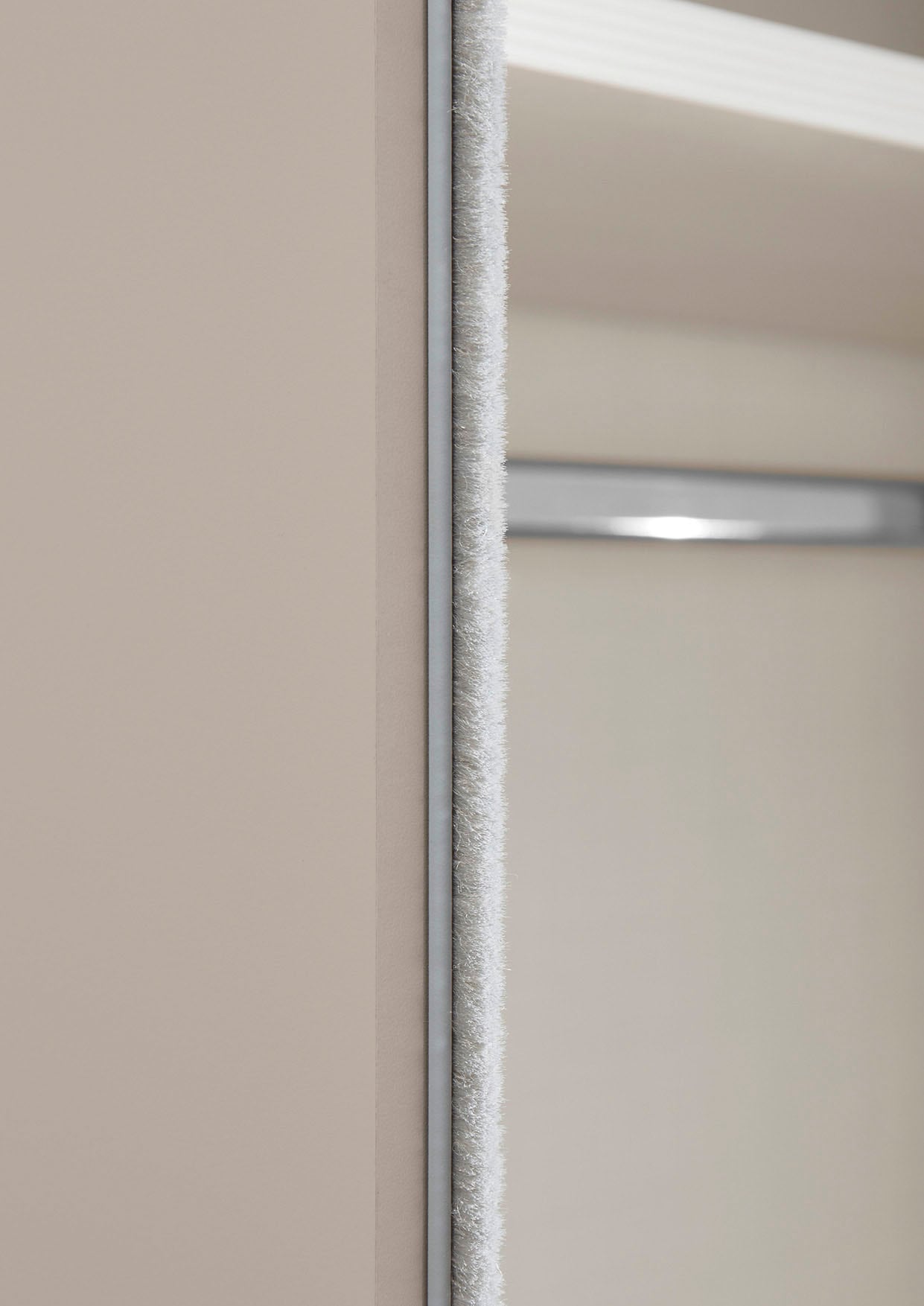 STAUD Schwebetürenschrank »Includo, Made in Germany«, Mit Spiegeltüre und vier verschiedenen Ausstattungsvarianten