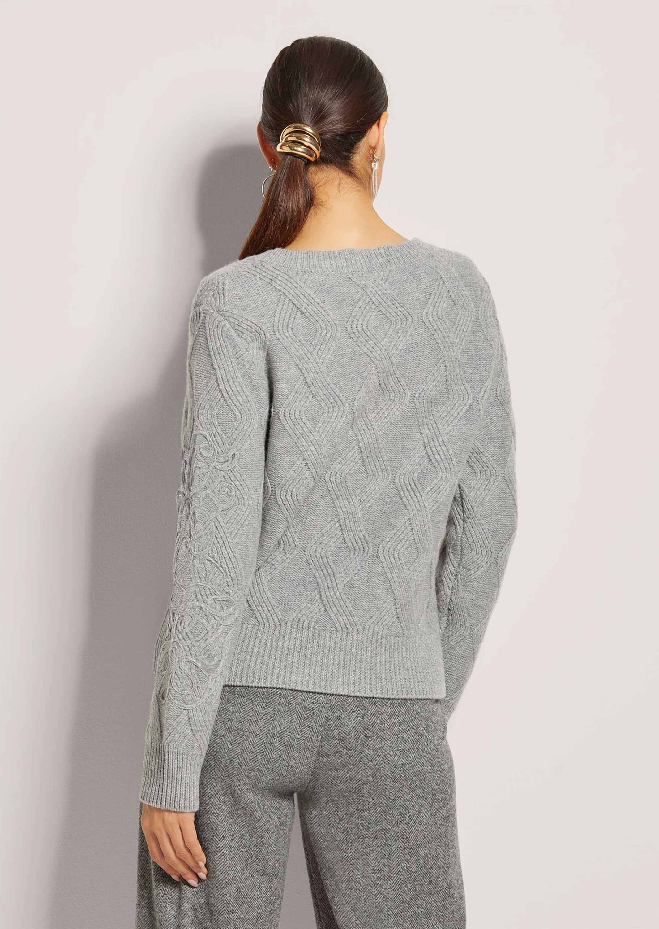 MADELEINE Longpullover »Strickpullover Rundhals-Wollpullover mit Kordelstickerei«
