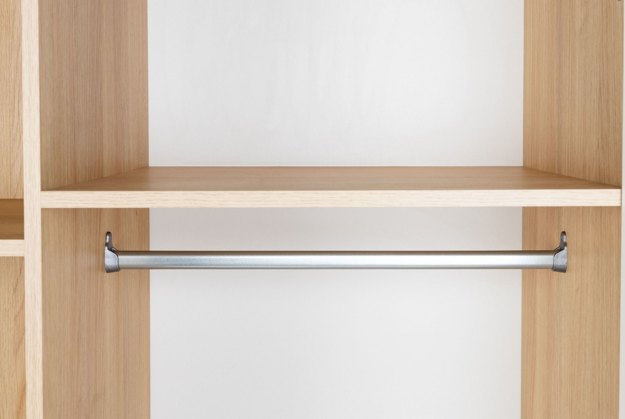 arthur berndt Babyzimmer-Komplettset »Babyzimmer-Set »Roofy« 3-teilig mit 2-türigem Kleiderschrank«, (Set, 3 tlg., Babymöbel-Set »Roofy« Kleiderschrank,Kinderbett+Wickelkommode)