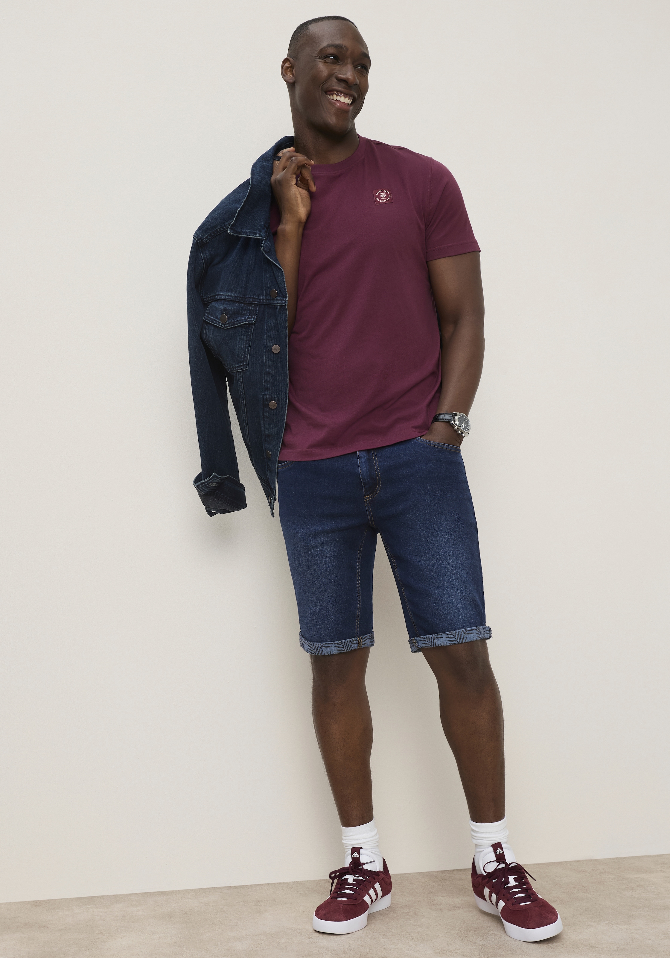 DELMAO Jeansshorts gerade geschnittene Beine, Regular-Fit, kniefreie Länge