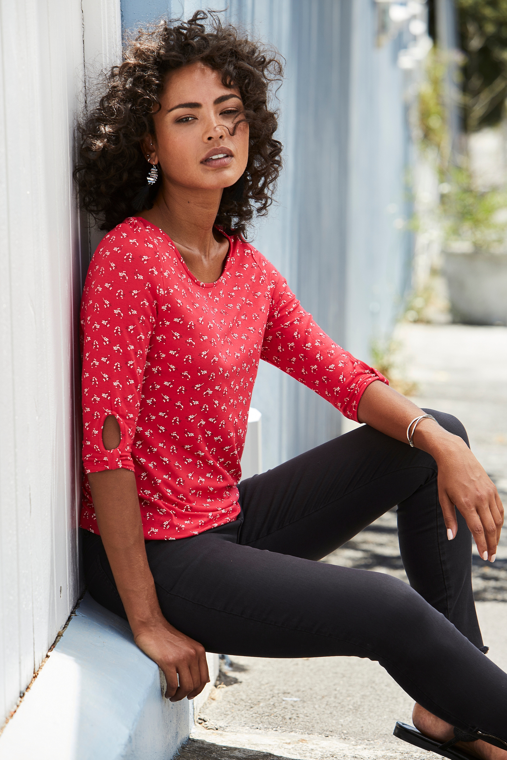 LASCANA 3/4-Arm-Shirt »mit kleinem Cut-Out am Ärmelsaum«, aus weichem Viskose-Stretch