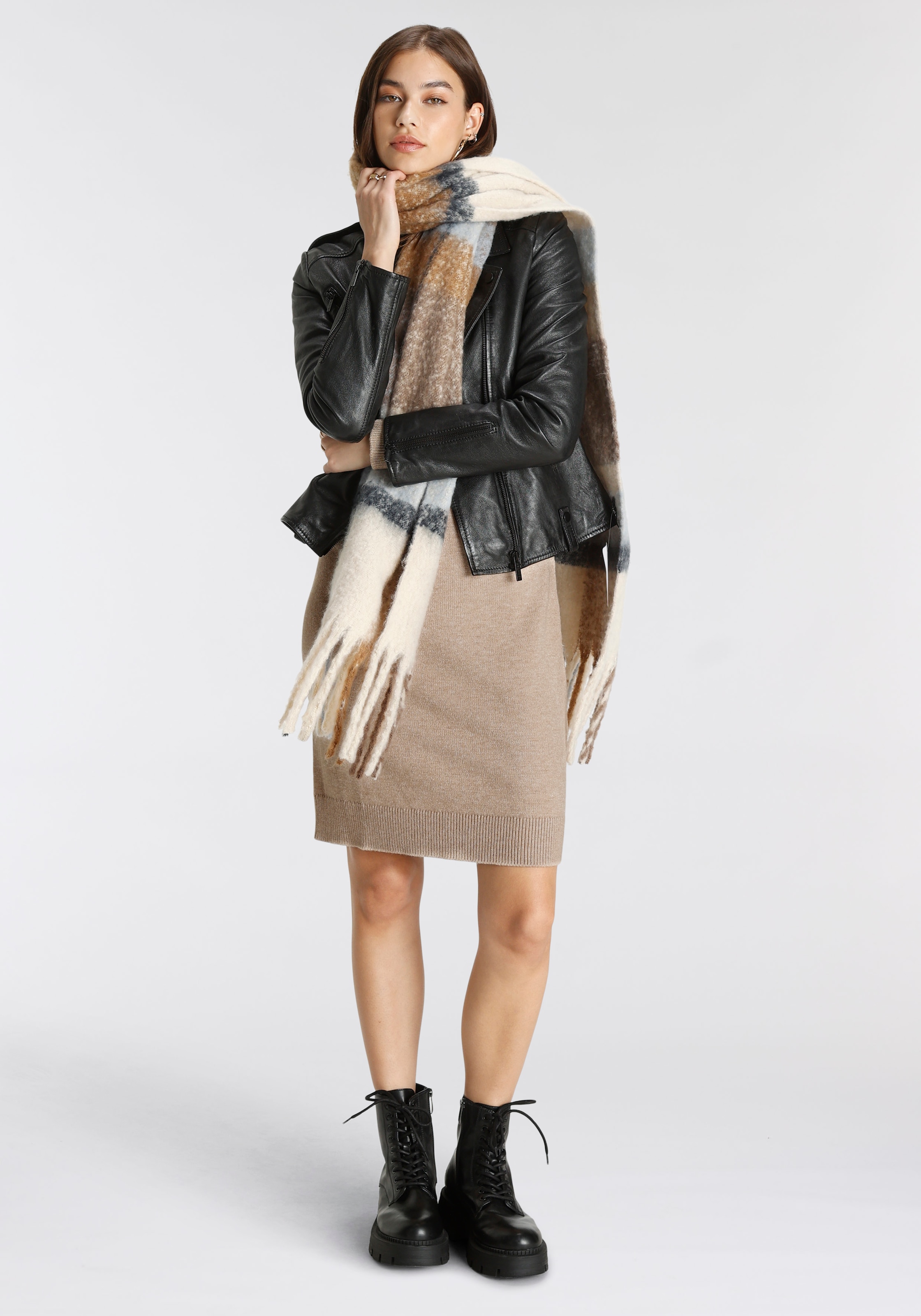 Tamaris Strickkleid, bis Mitte des Oberschenkels, modern, aus Viskosemischung, Langarm