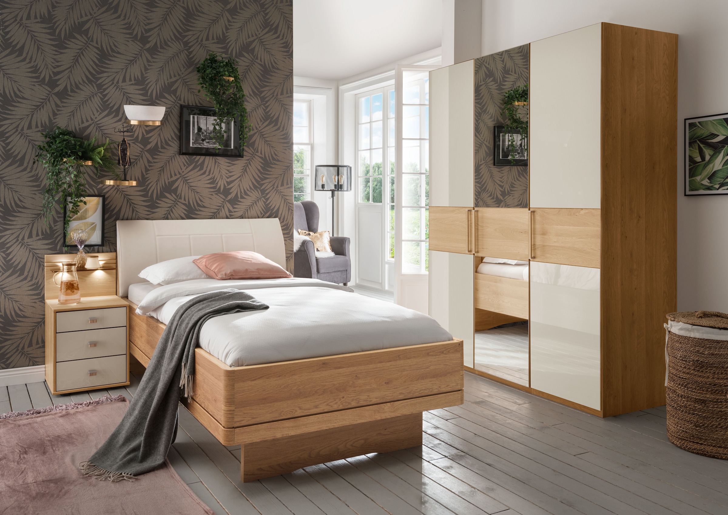 WIEMANN Drehtürenschrank »Kiruna« mit Champagnerglas und Spiegel