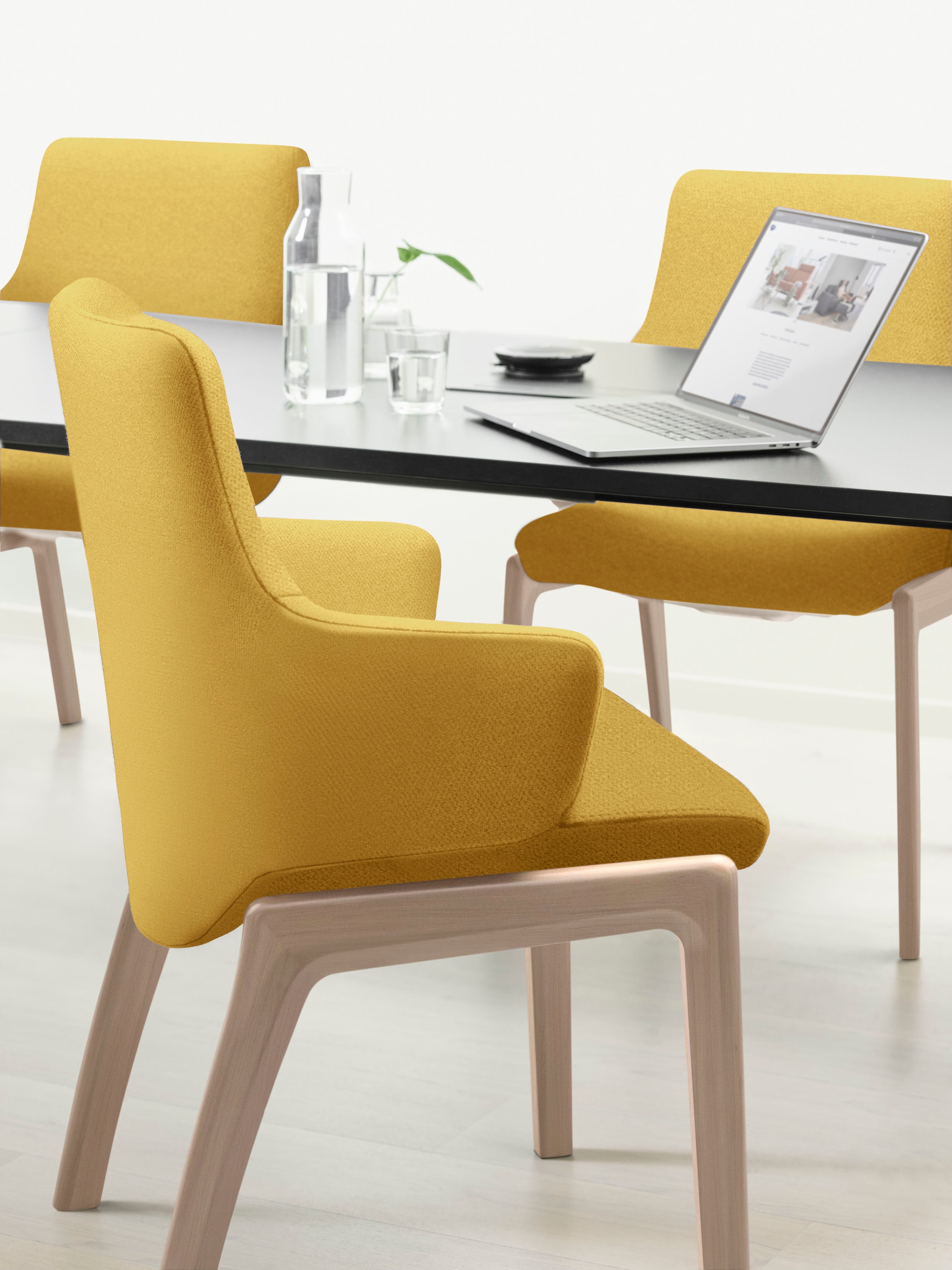 Stressless® Polsterstuhl »Laurel«, ROHLEDER Stoff Q2 FARON, Low Back mit Armlehne, Größe L, mit abgerundeten Beinen in Schwarz