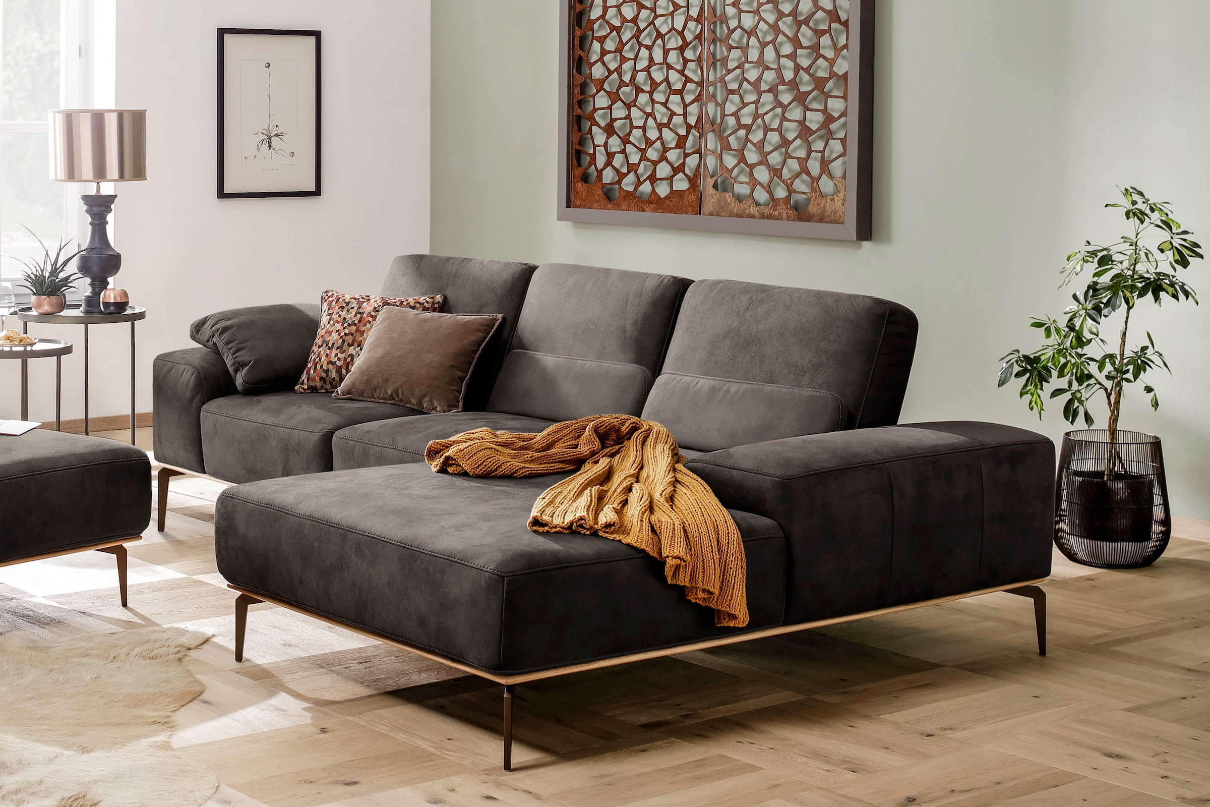 W.SCHILLIG Ecksofa »run, Designsofa mit tollem Sitzkomfort, bequem, L-Form« mit Holzsockel, Füße in Bronze pulverbeschichtet, Breite 279 cm