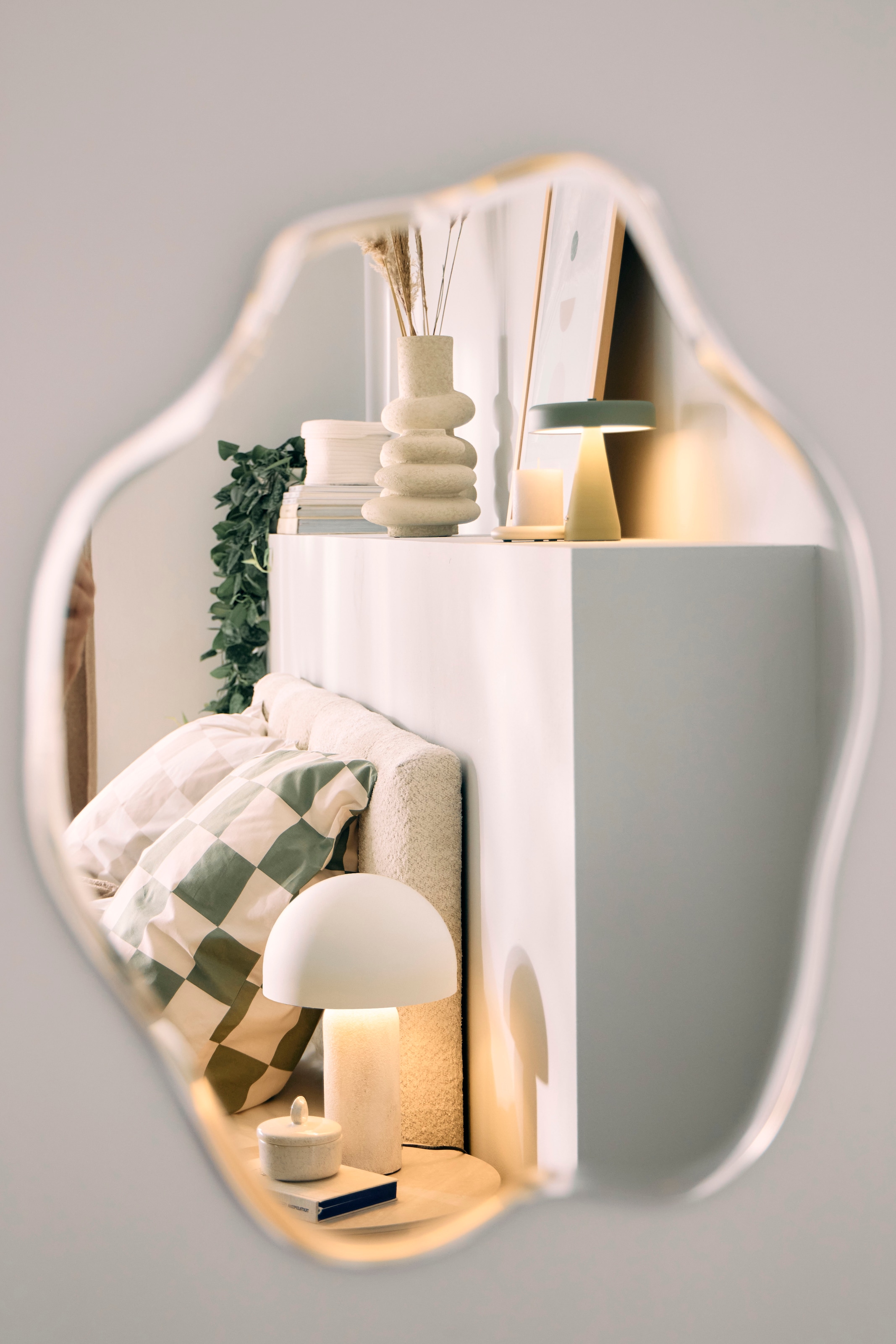 homsy by Ana Johnson Wandspiegel »Missimi, Wanddekoration, 45x55cm« wellenförmig, wolkenförmig, Eleganz mit transparentem Rahmen