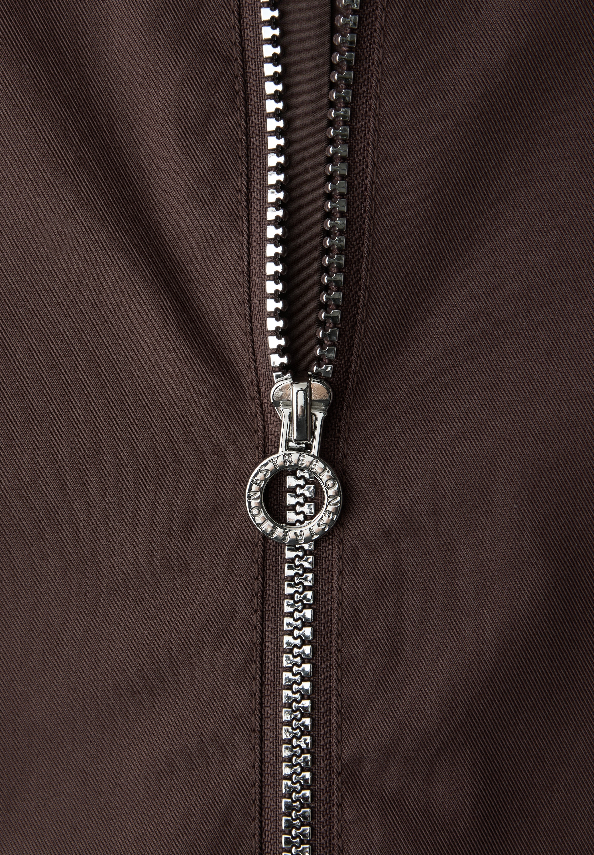 STREET ONE Parka mit Kapuze mit seitlichen Zipper‑Taschen und Nieten‑Details an den Ärmeln