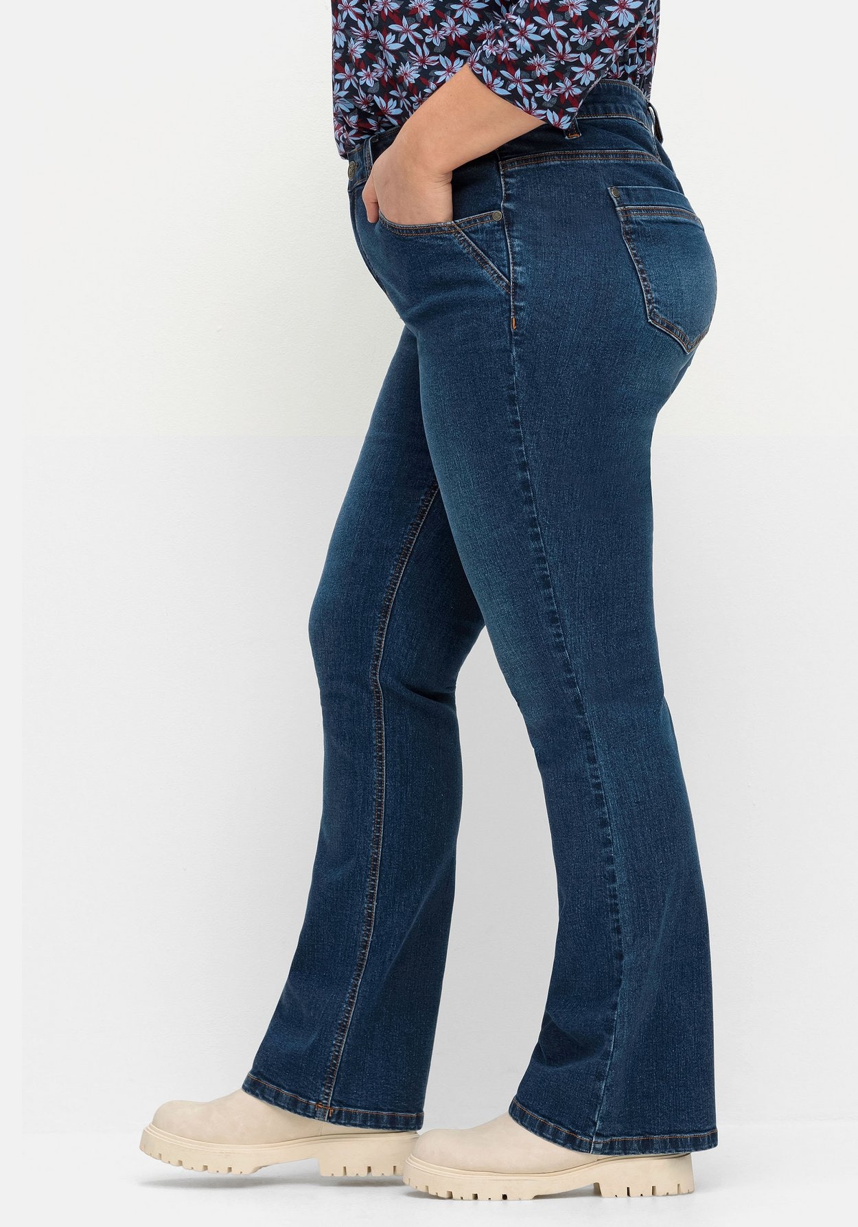 Sheego Bootcut-Jeans »Bootcut-Jeans SUSANNE ideal bei viel Bauch und schmalen Beinen«