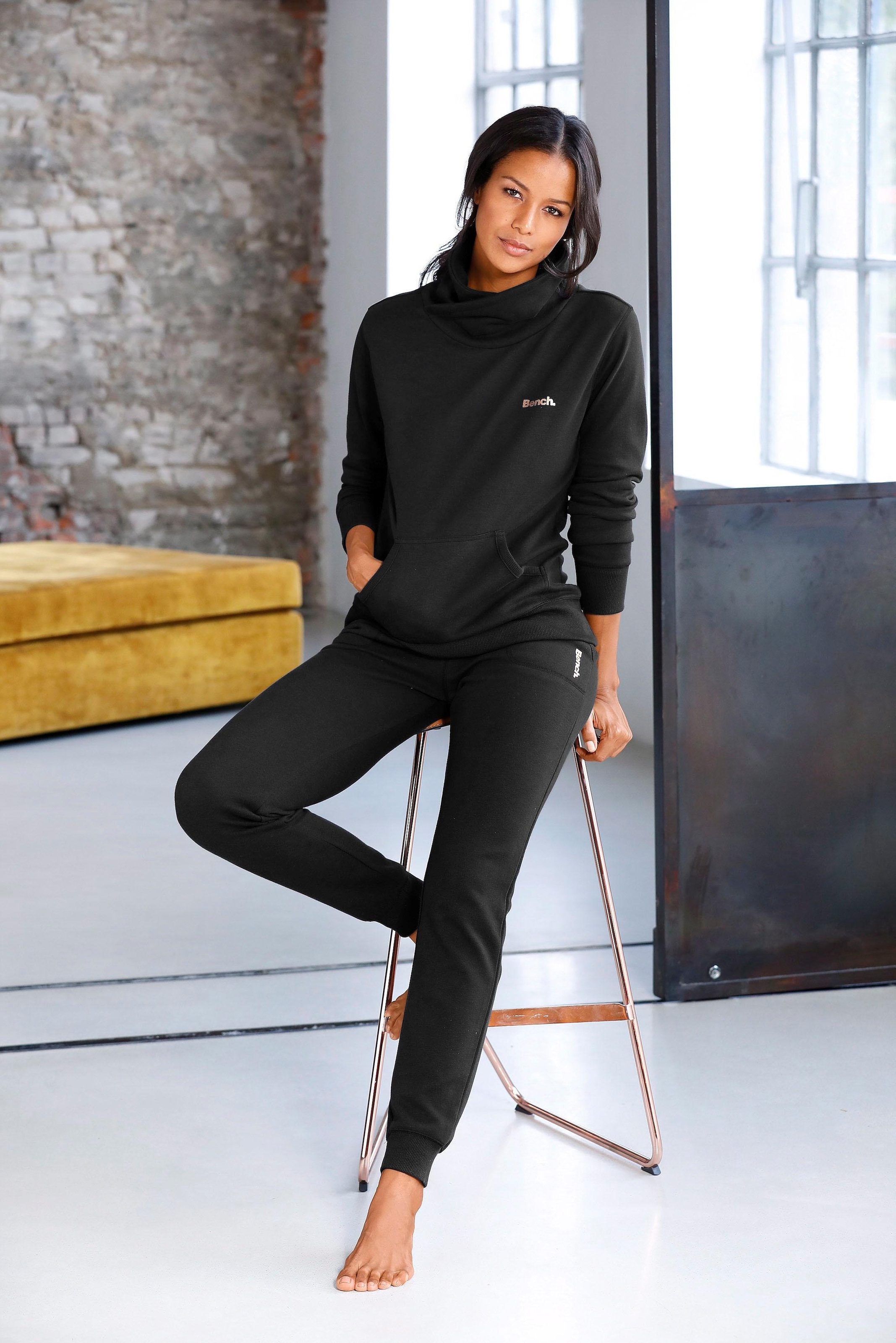 Bench. Loungewear Longsweatshirt , mit Stehkragen in Layeroptik und Kängurutasche, Loungewear
