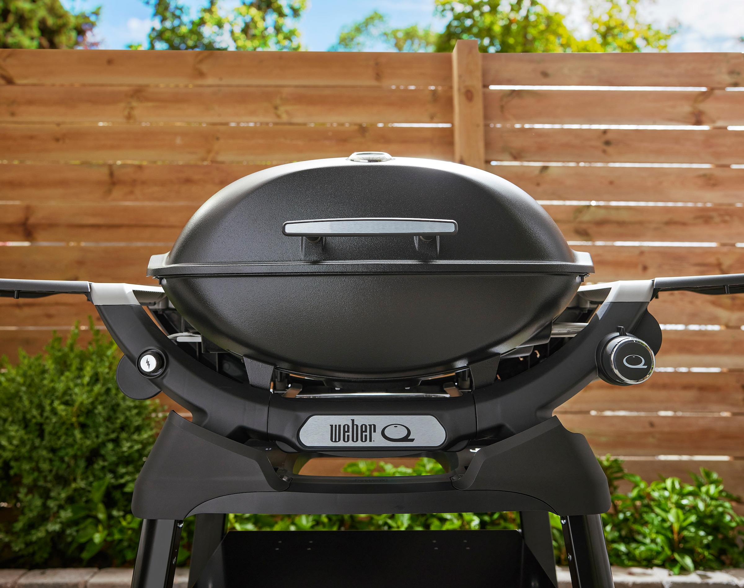 Weber Gasgrill »Q2200N« Mit Deckelthermometer, abnehmbaren Seitentischen und Untergestell