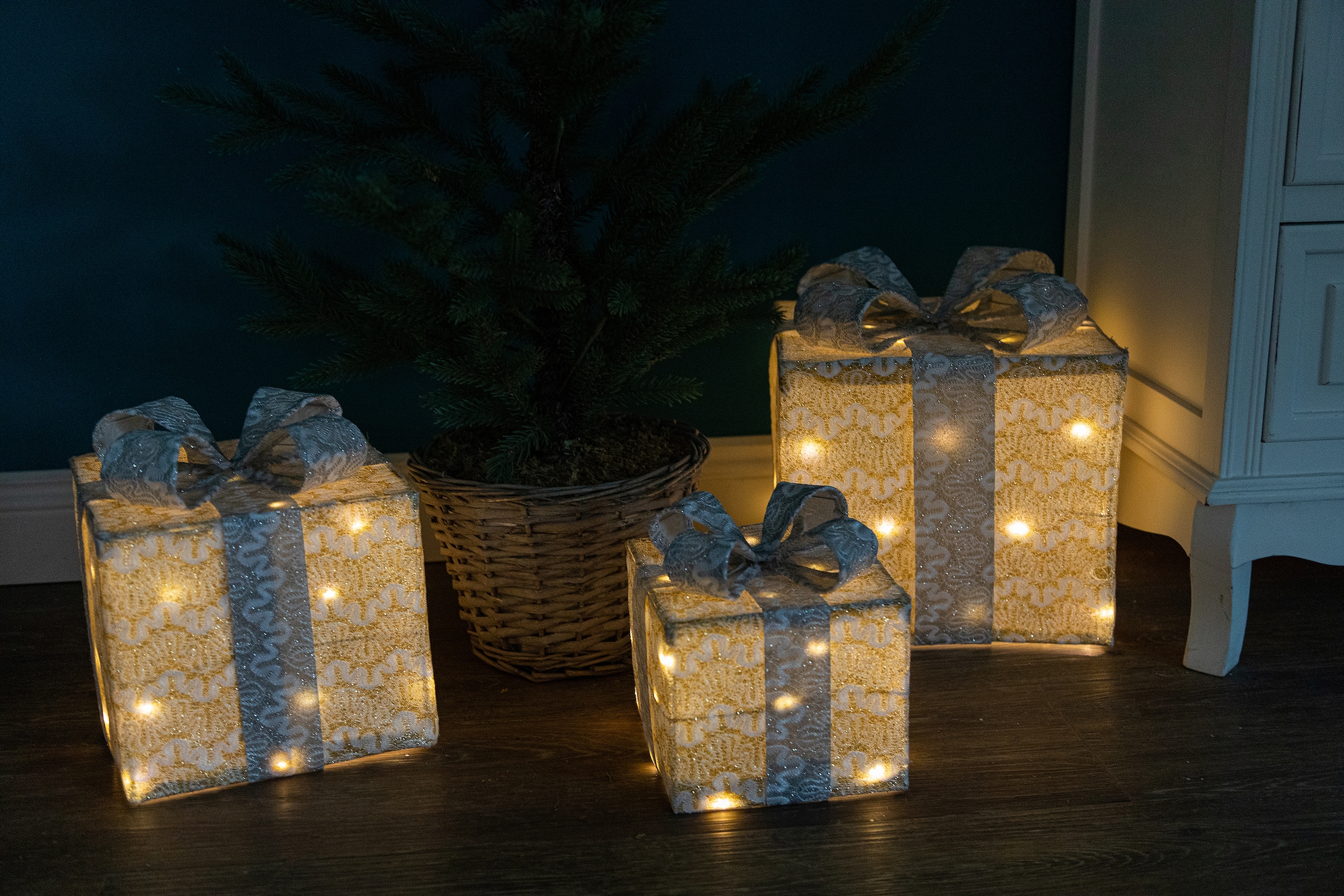 Garantie Größen, | & Weihnachtsdeko »Geschenk«, 3 Möbel mit LED online Myflair Accessoires 3 unterschiedliche Beleuchtung, kaufen Jahren mit LED Dekoobjekt XXL