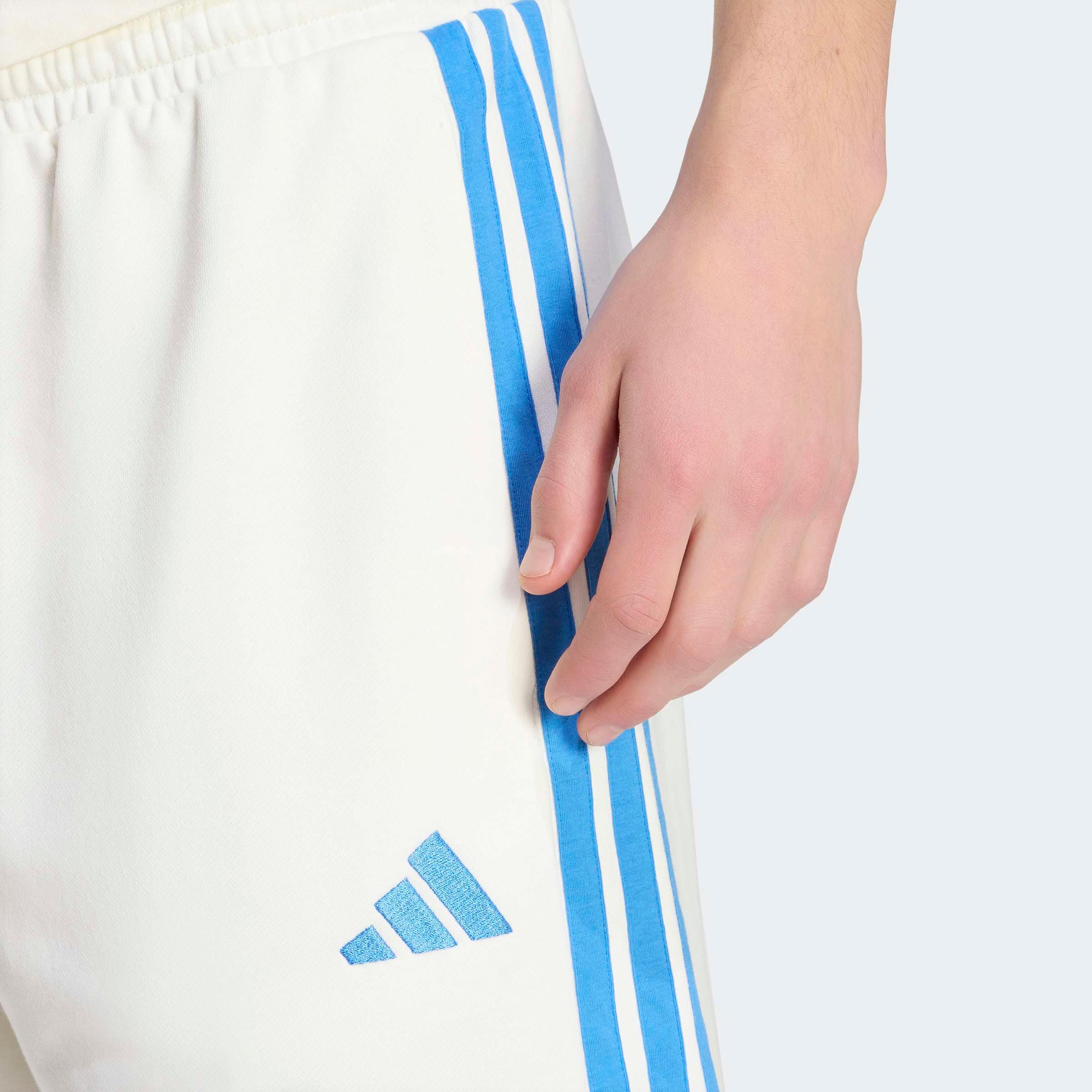 adidas Sportswear Shorts »ESSENTIALS 3-STREIFEN FRENCH TERRY«  für Laufaktivitäten und sportliche Anlässe, mit Kordelverschluss