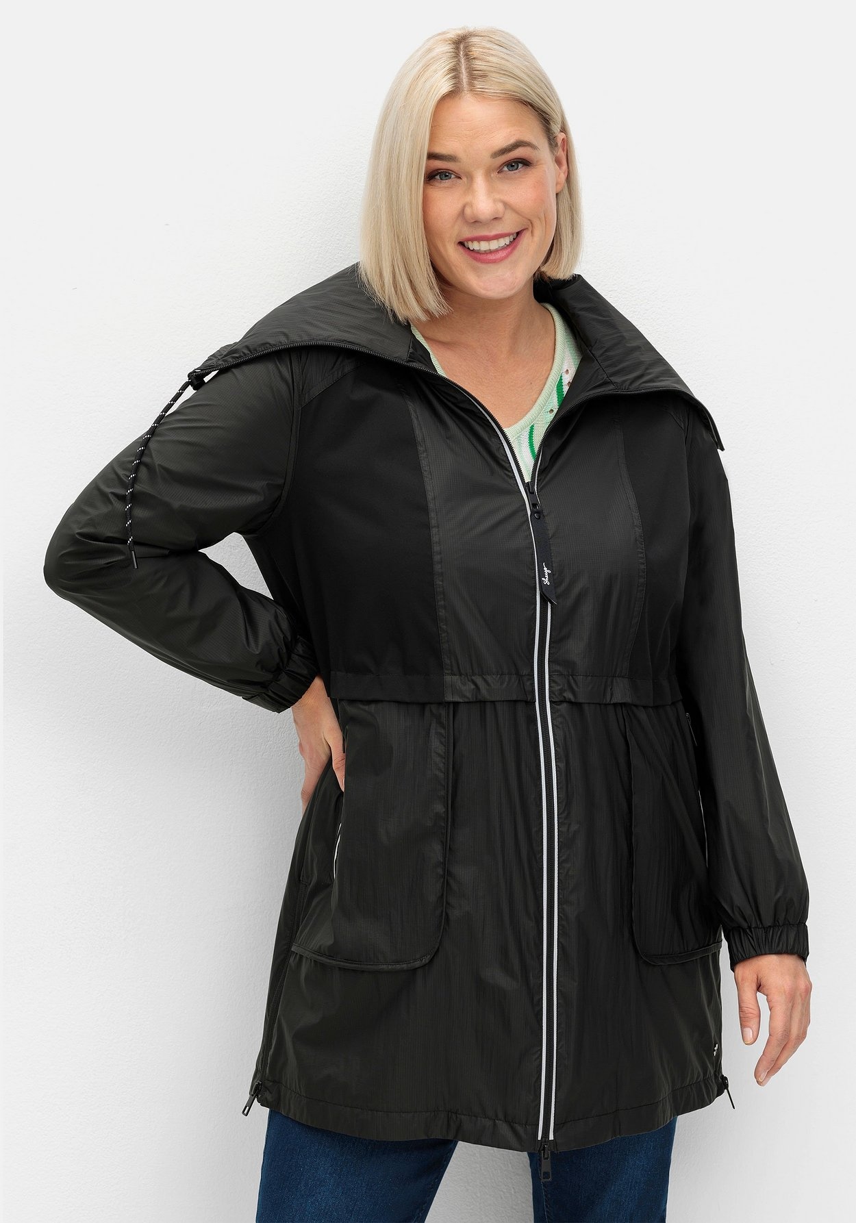 Sheego Outdoorjacke »Leichte Outdoorjacke in leichter, wasserabweisender Qualität«