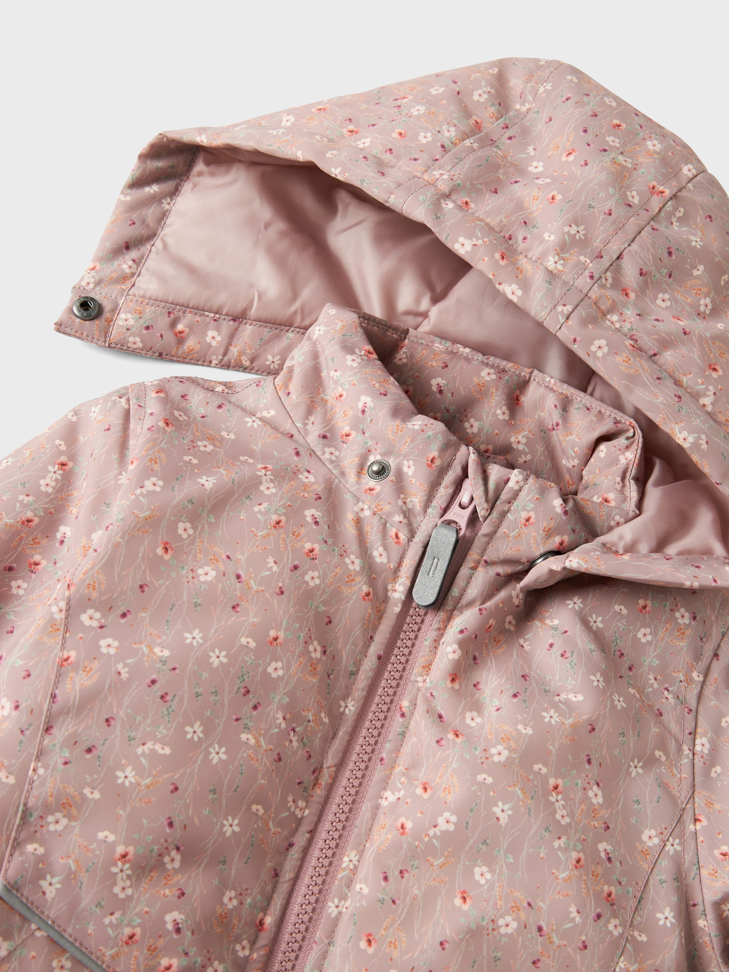 Name It Outdoorjacke »NMFMAXI PA JACKET AOP NOOS« mit Kapuze mit dekorativen und reflektierenden Details