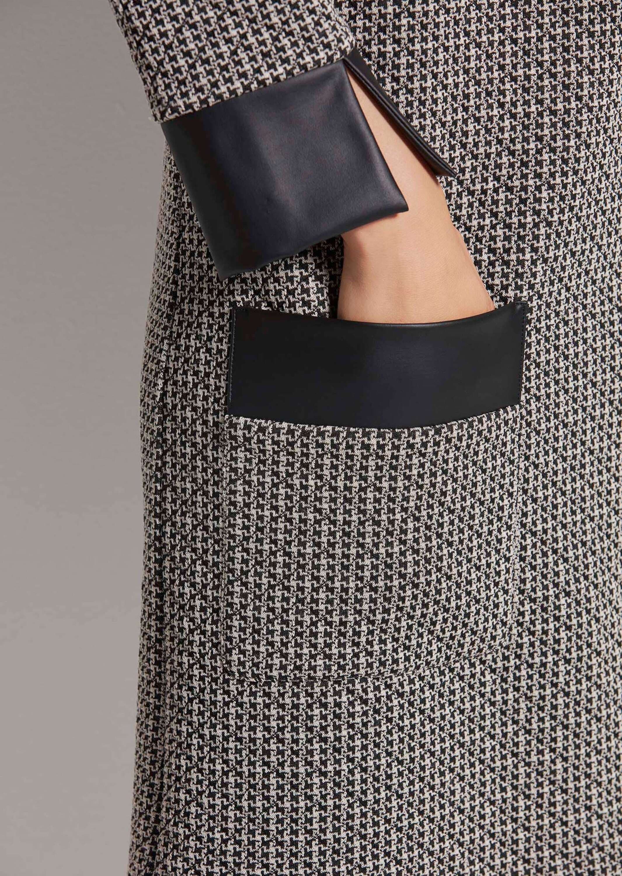 MADELEINE Sommerkleid »Etuikleid Modernes Cocktail-Kleid, Rundhals mit V-Schlitz«