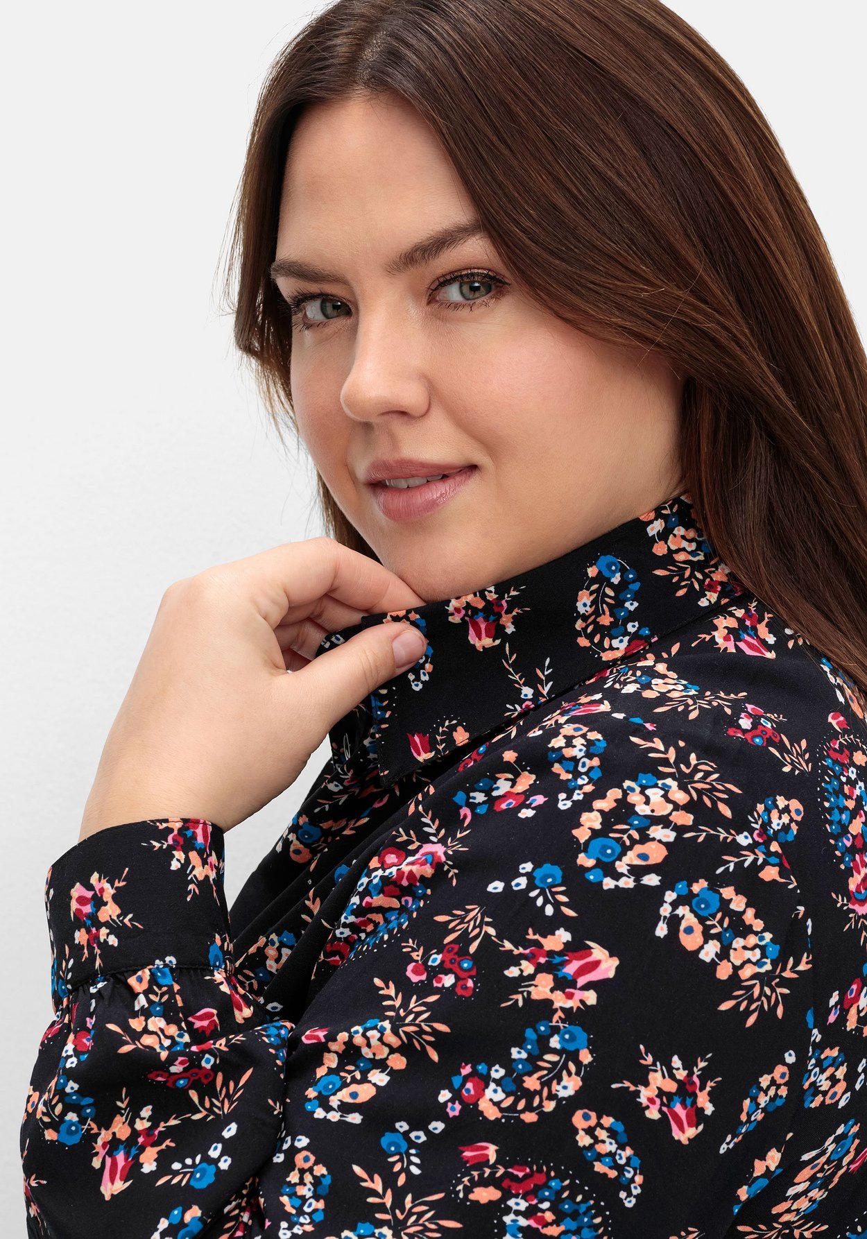 Sheego Langarmbluse »Longbluse mit Blumenprint und Volant am Saum«