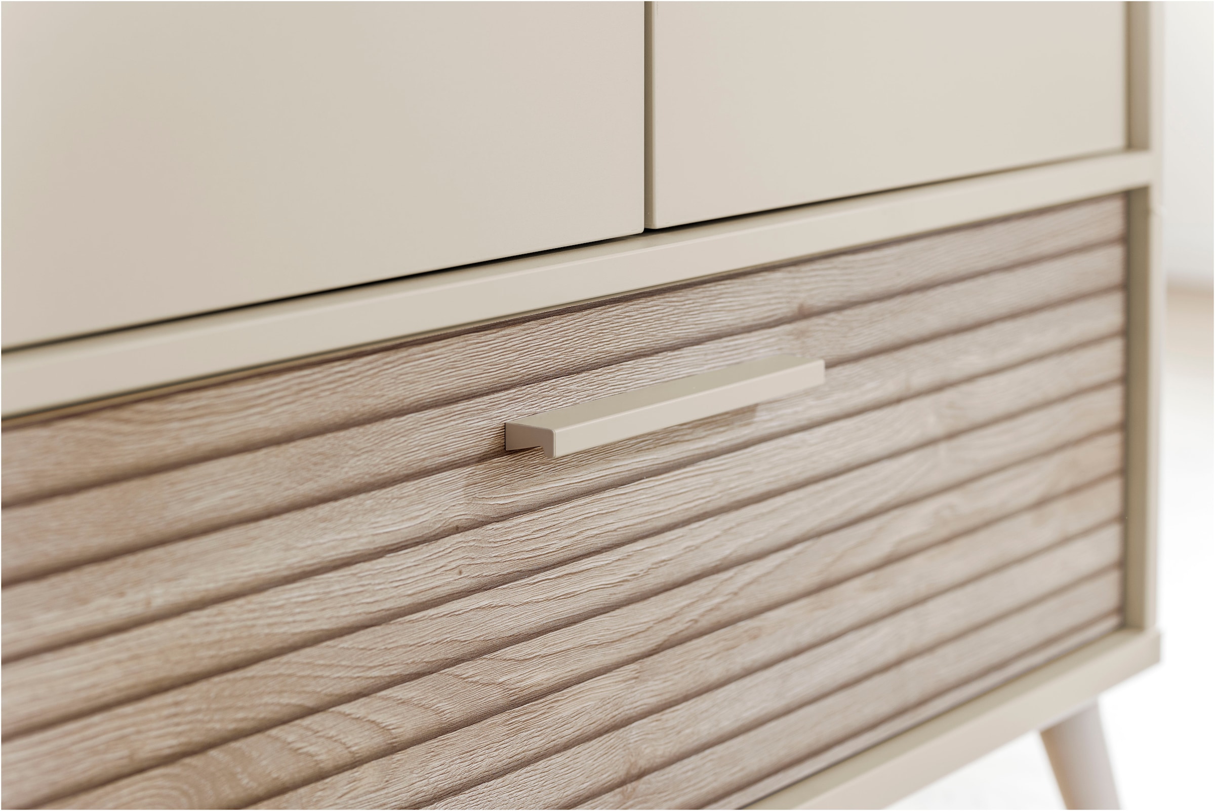 PAIDI Drehtürenschrank »EEFJE Kleiderschrank in modernem Design, Cashmere-Beige mit Groovy-Oak«, (B/H/T ca. 124x204x57cm) maximaler Stauraum), mit großer Schublade, Einlegeböden variabel, zwei Kleiderstangen