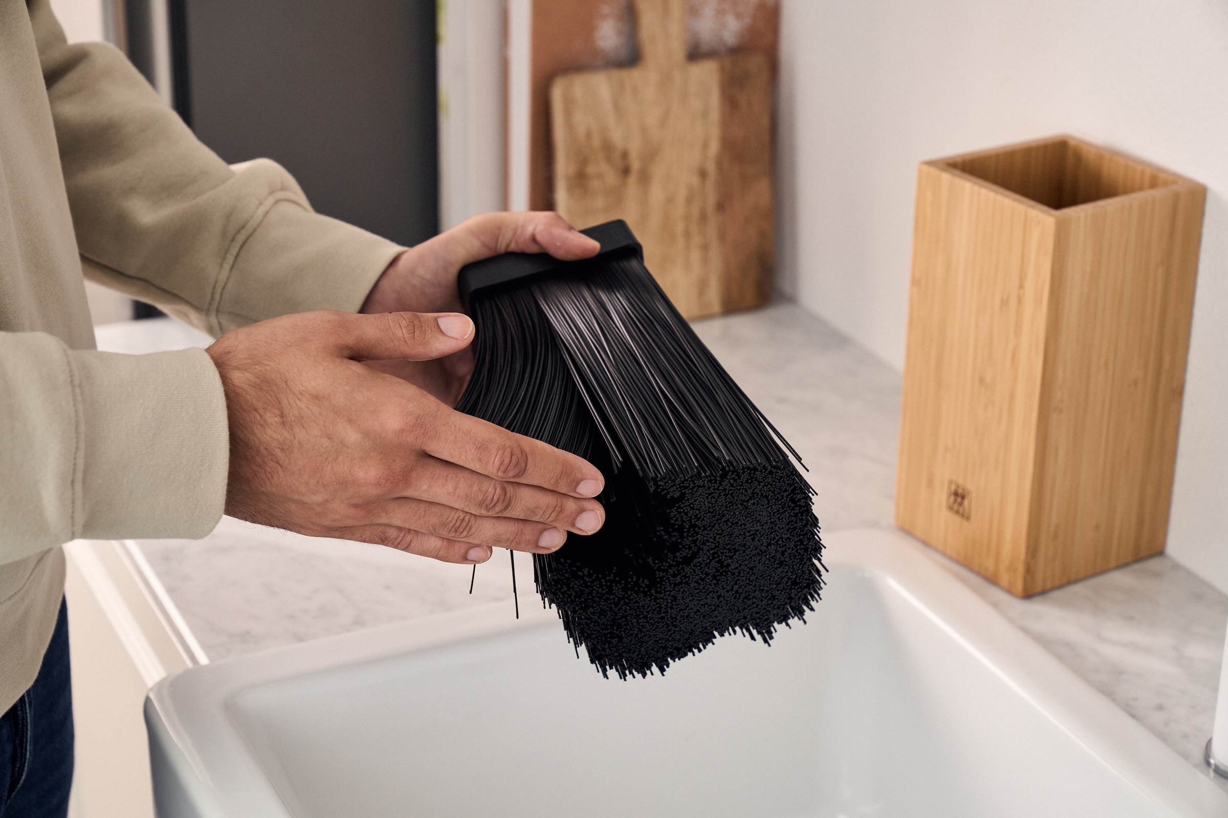 Zwilling Messerblock »Gourmet, inkl. 4 Messer«, 5 tlg., mit flexiblen Kunststoff-Borsten, Bambus