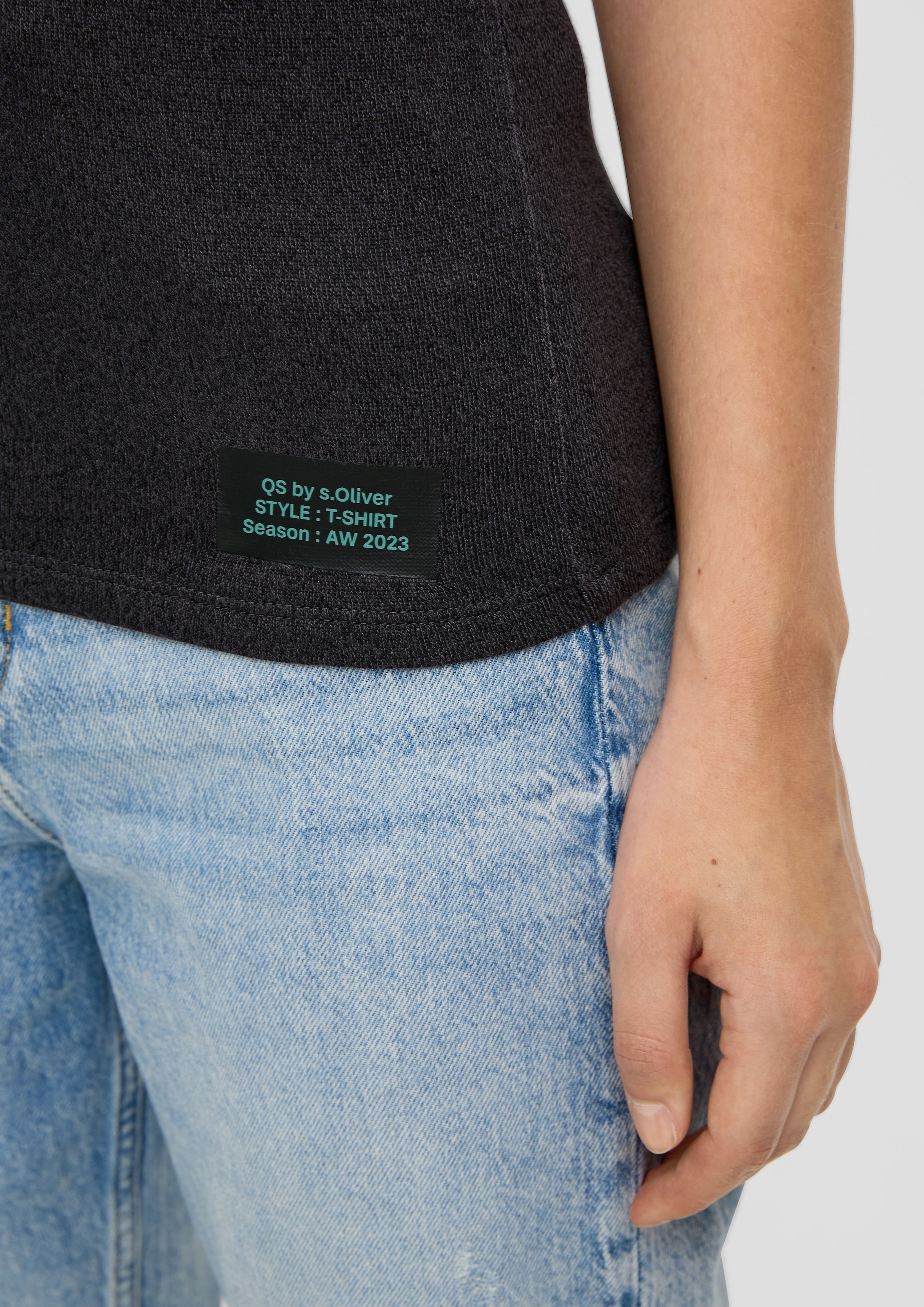 QS Rundhalsshirt, mit kleinem Logopatch
