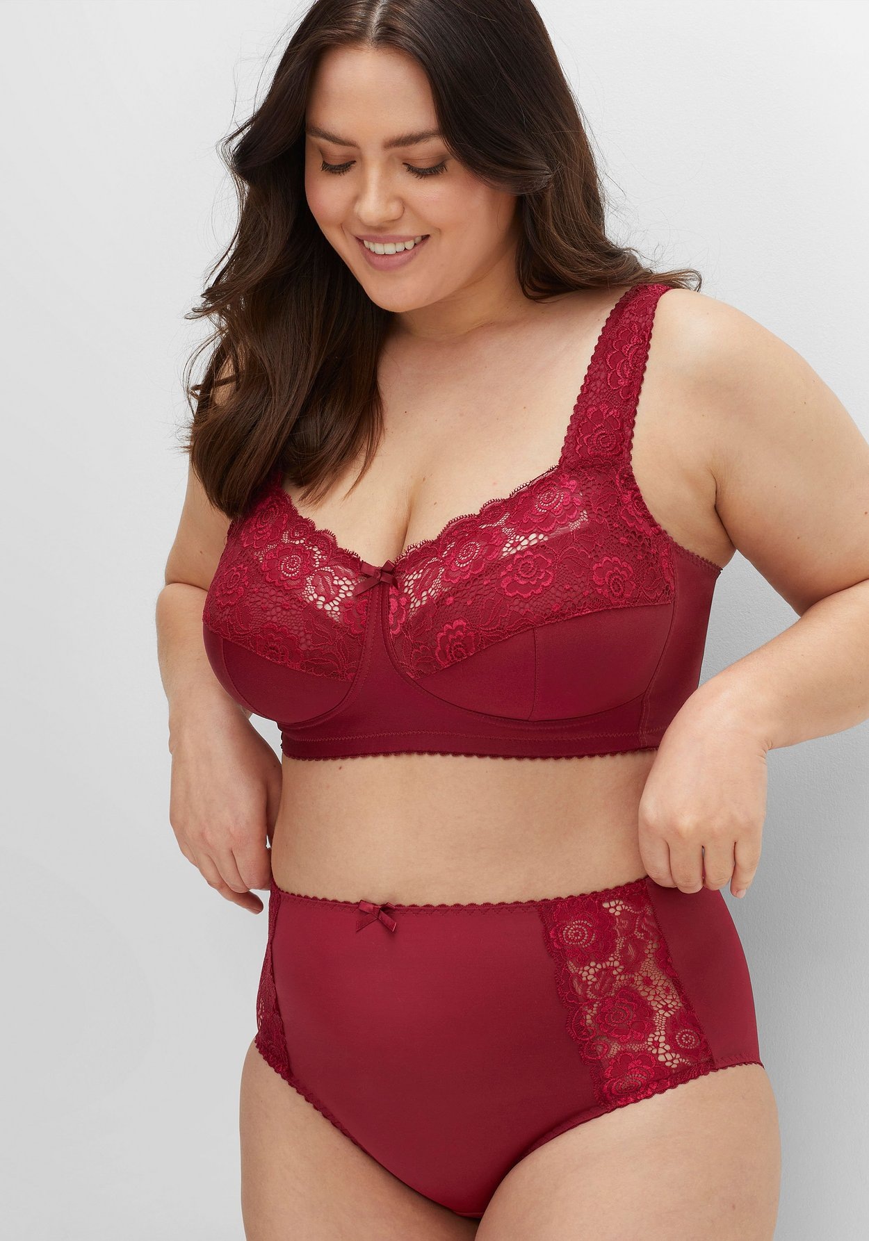 Sheego Slip »Taillenslip mit leicht transparenter Spitze«
