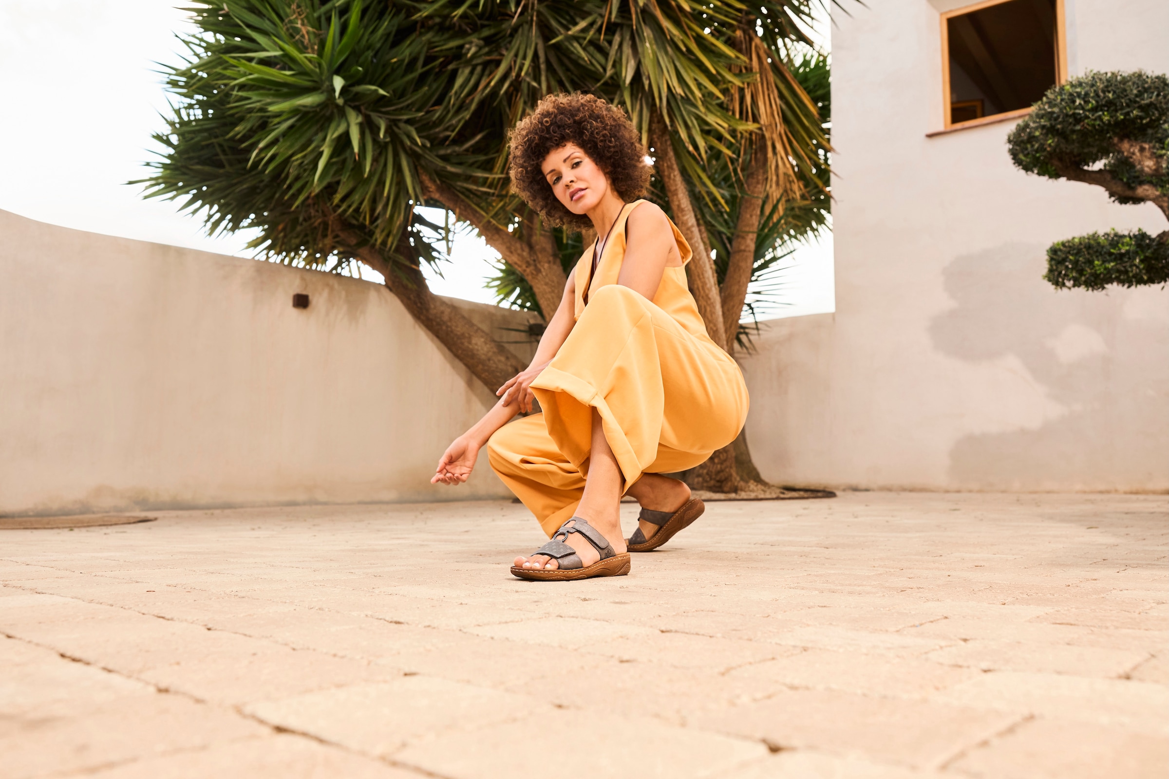 Rieker Pantolette  Sommerschuh, Schlappen, Urlaubschuh, Klettschuh mit Perforation