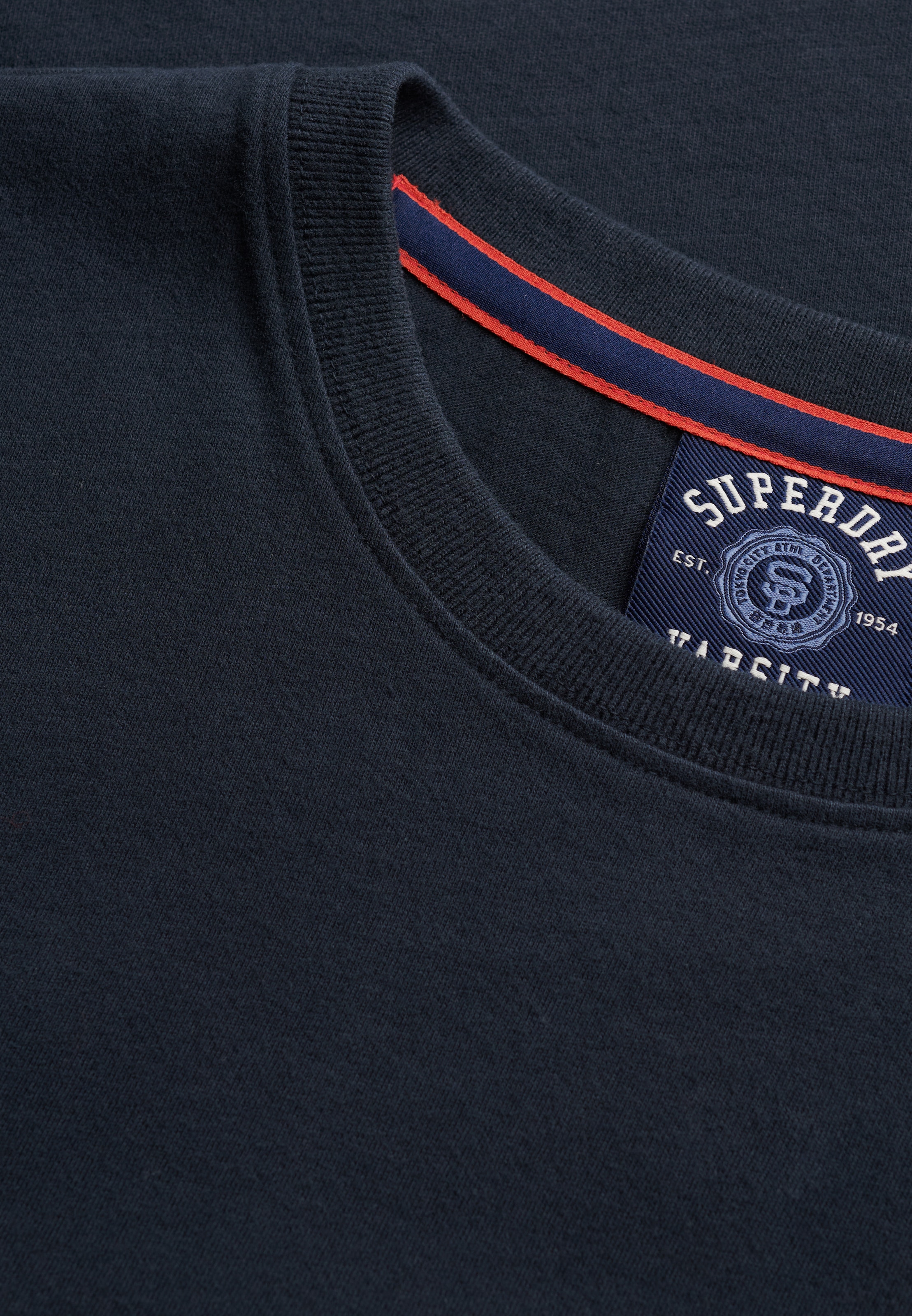 Superdry Kurzarmshirt »SU-ESSENTIAL LOGO 90'S T SHIRT« angenehmes Tragegefühl durch besonders weiche Haptik