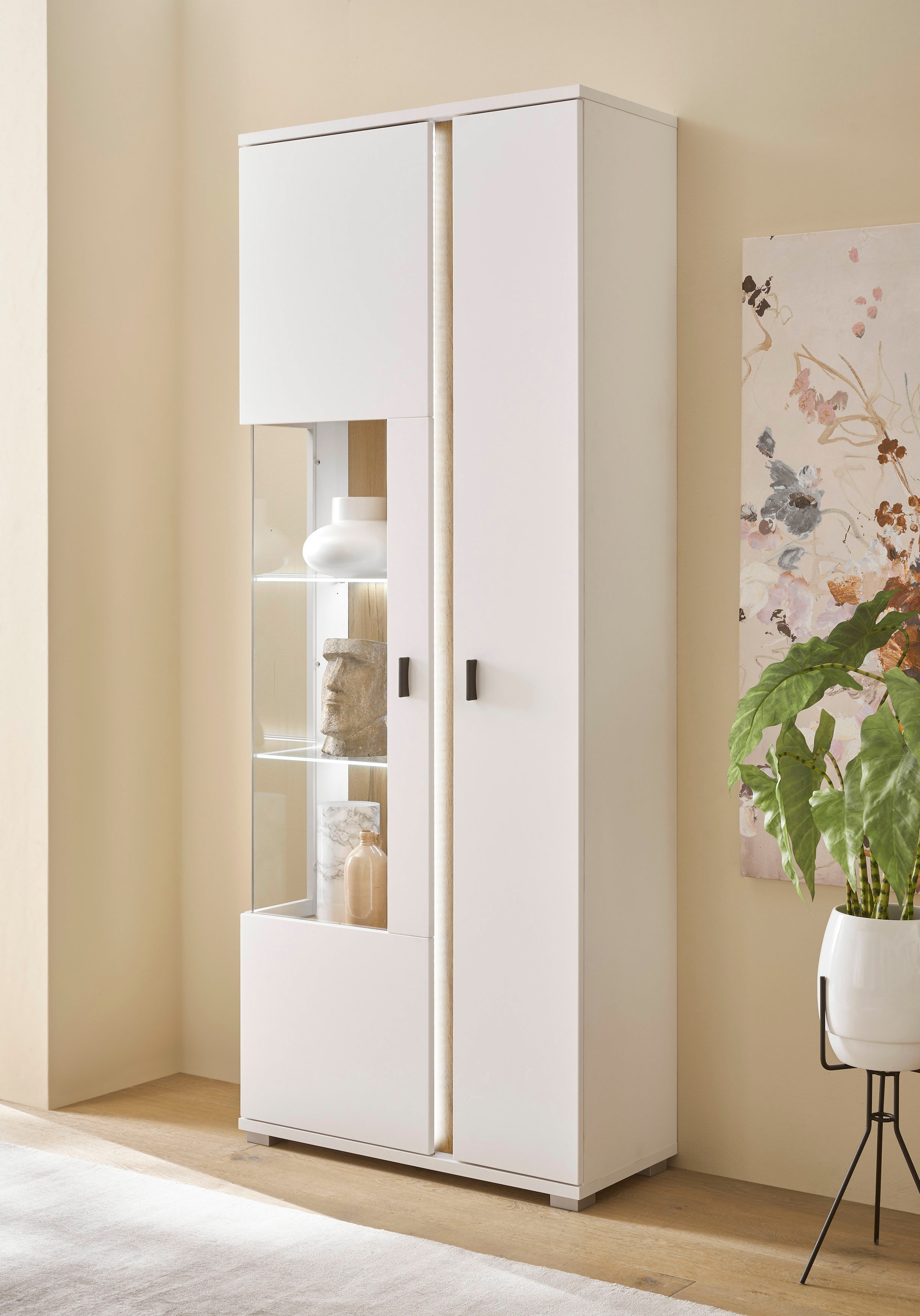 INOSIGN Vitrine »LONG ISLAND, Stauraumvitrine«, (1 St.), in moderner Trendfarbe,inklusive senkrechter Beleuchtung,Breite 80 cm