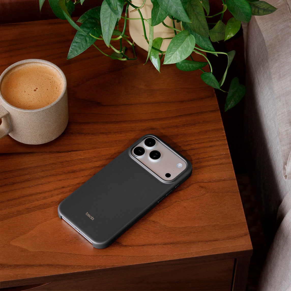 Apple Smartphone-Hülle »Beats iPhone 17 Pro Max Case mit MagSafe und Kamerasteuerung« Smartphones