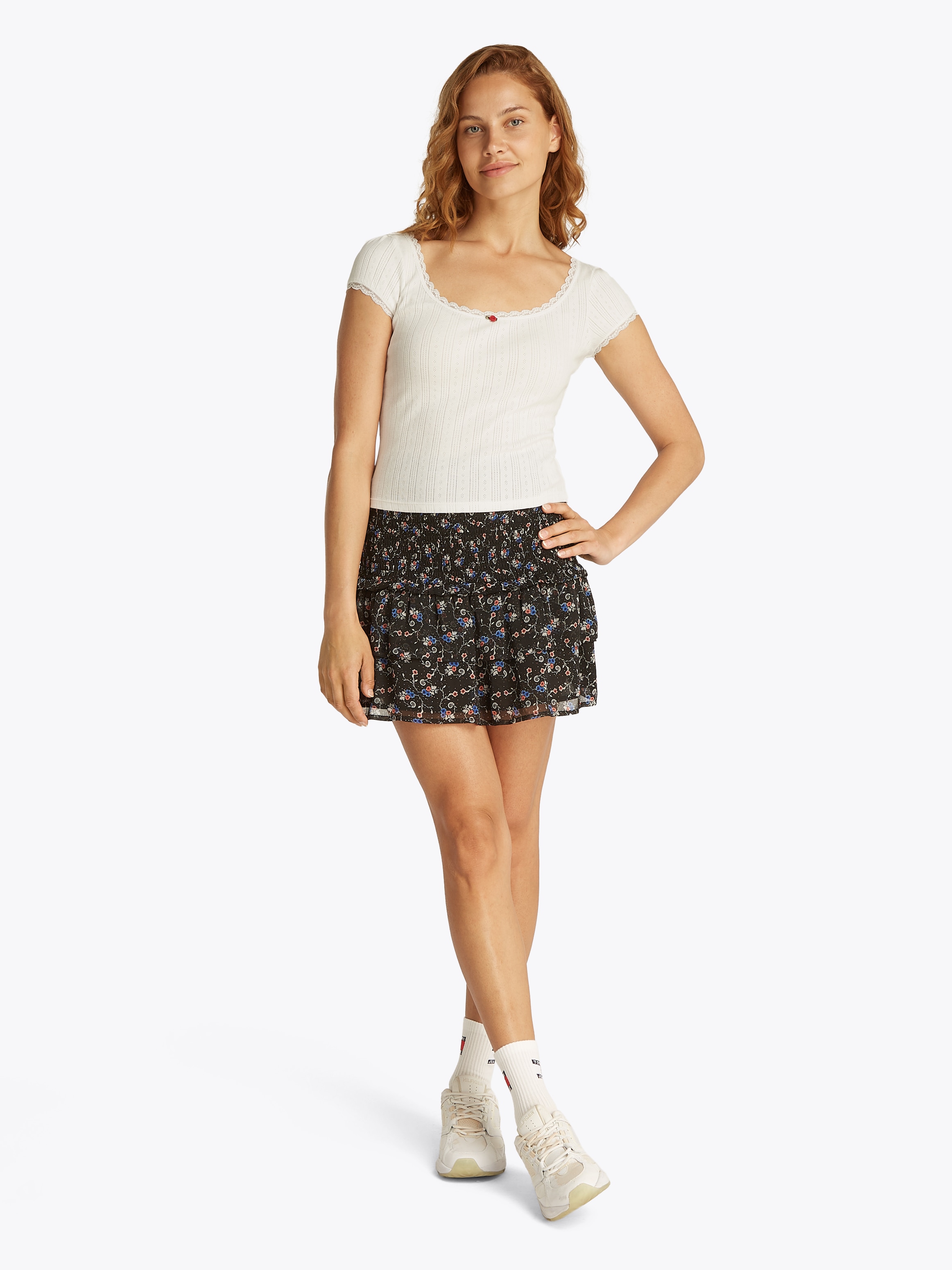 Tommy Jeans T-Shirt »TJW SLIM SH POINTELLE SS TEE EXT«, mit Spitze, mit Lochmuster