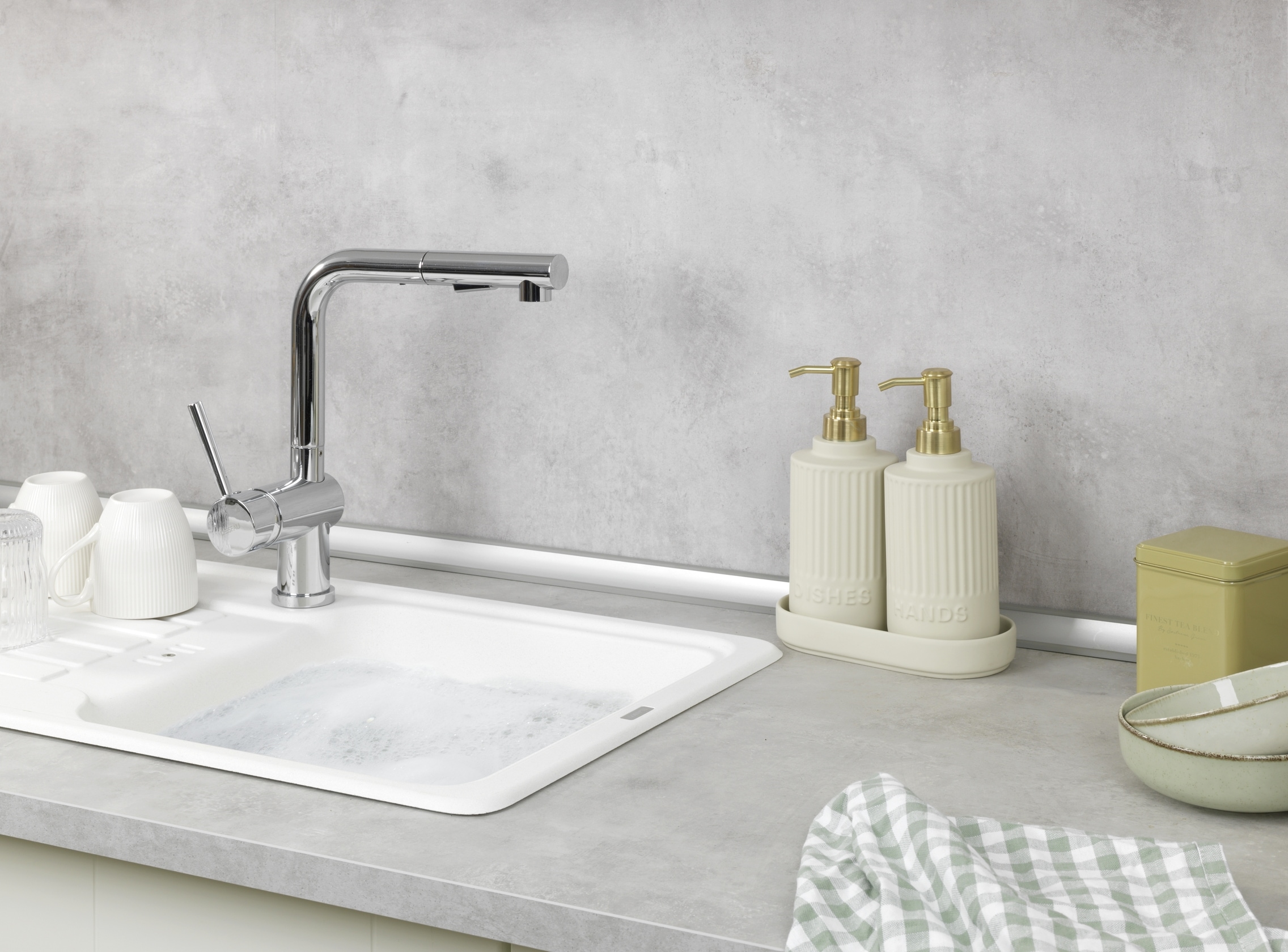 WENKO Seifenspender »Modell Heidi« mit Tablett, Soft-Touch-Oberfläche