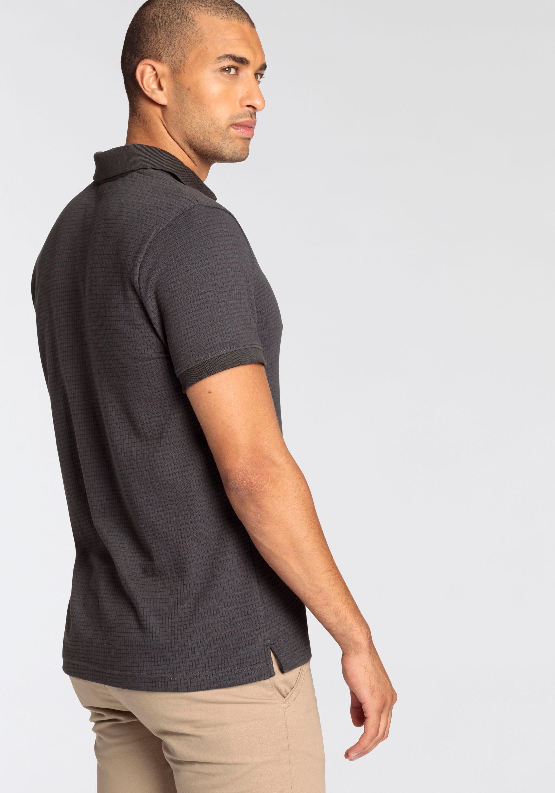 Bruno Banani Poloshirt, mit besonderer Materialstruktur
