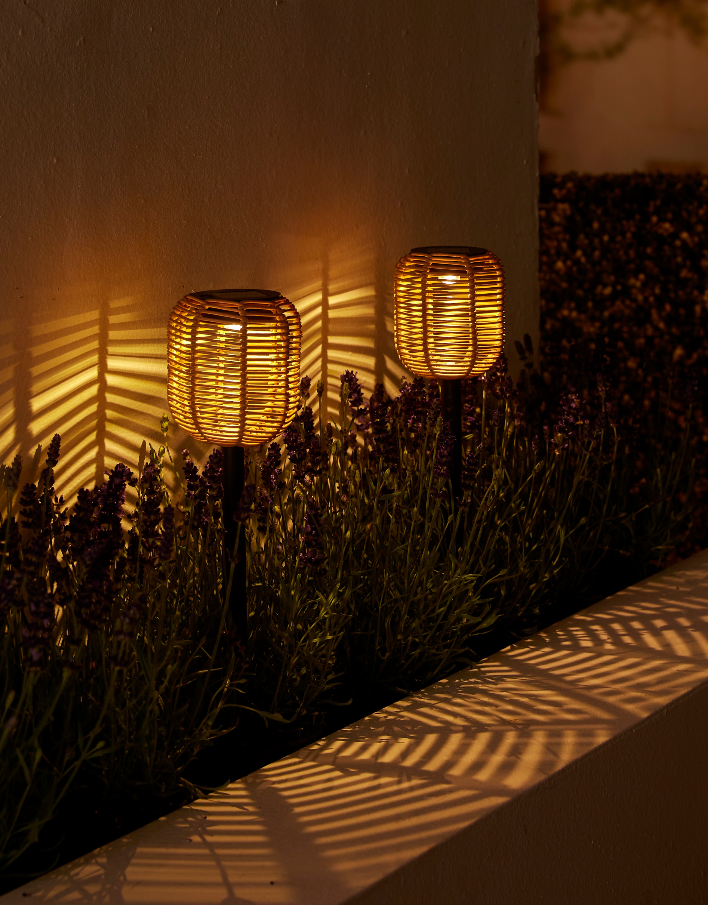 LUXFORM Gartenleuchte »Luxform Stake Light Rattan« LED-Modul 1 Stk. Warmweiß LED-Gartenleuchte, inkl. Fernbedienung, Timerfunktion, aus Kunststoff