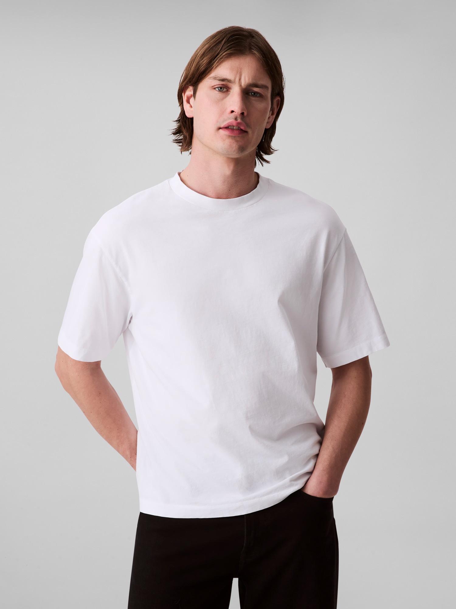 Calvin Klein Jeans T-Shirt »SS SMOOTH CTTN SOLID CREWNK TEE«, mit Logo