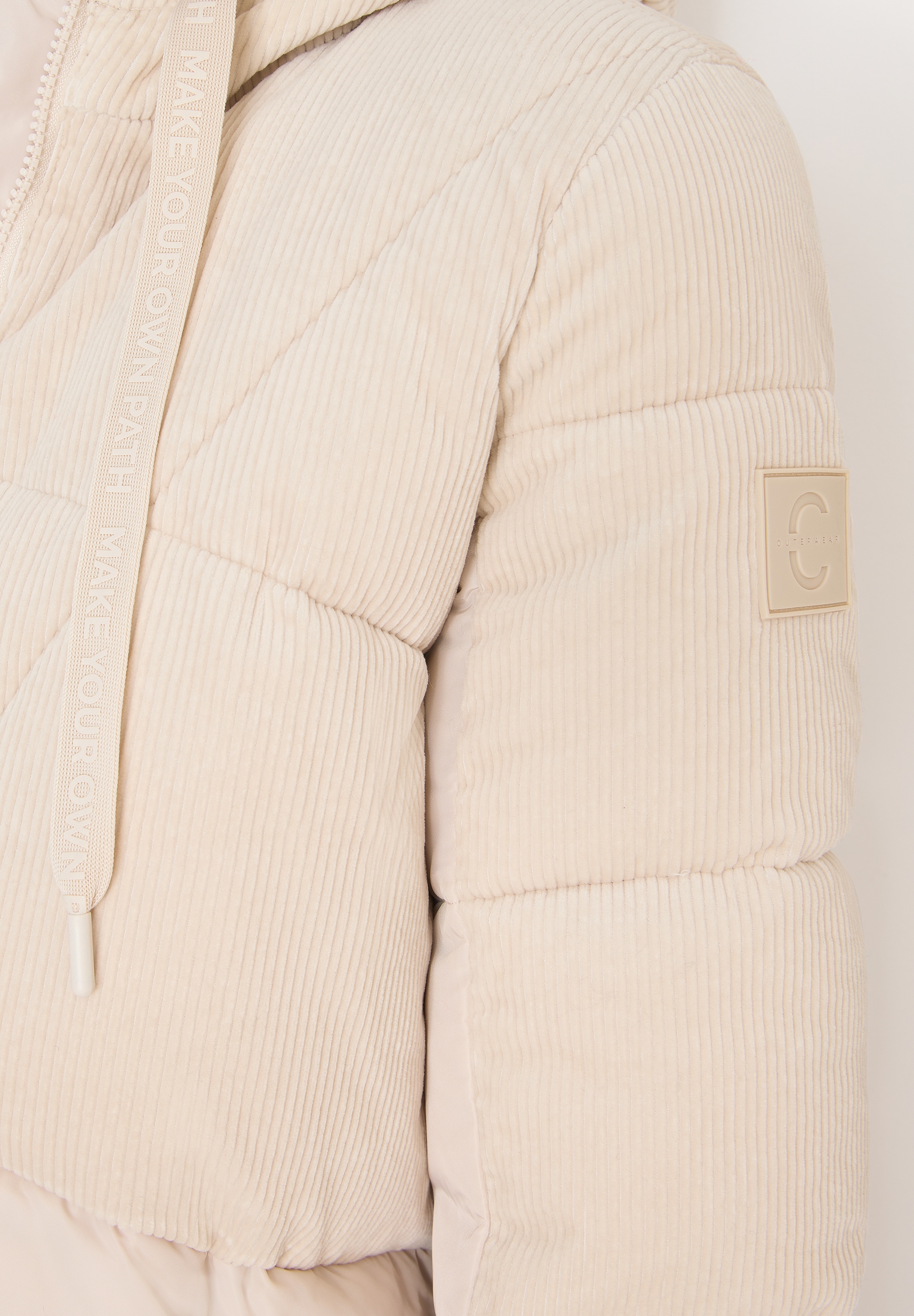 Cecil Steppmantel mit Kapuze