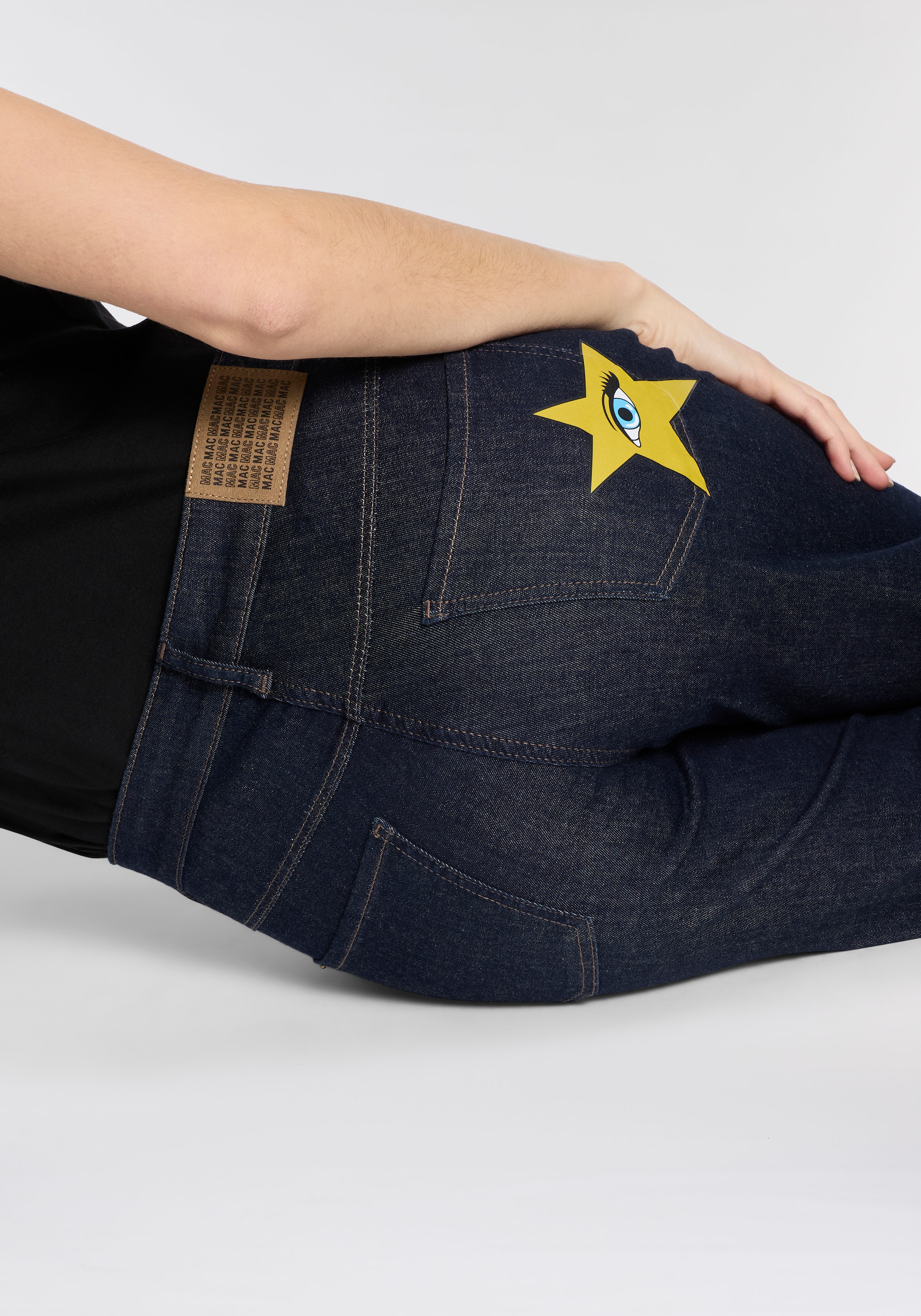 MAC 5-Pocket-Jeans »WIDE star« mit Aufdruck "Star" auf der Gesäßtasche, weites Bein