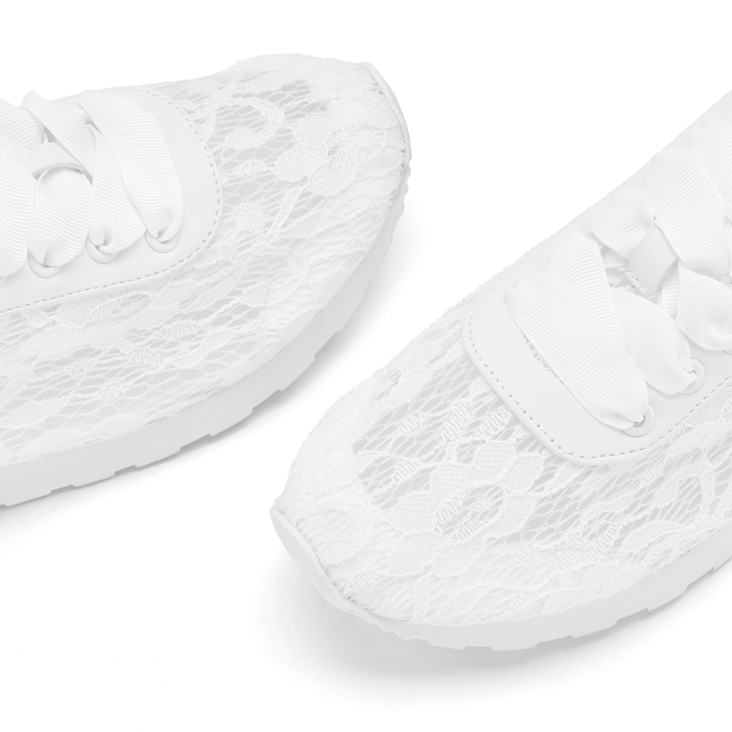 LASCANA Sneaker »Freizeitschuh, Schnürschuh,«, mit modischer Spitze VEGAN