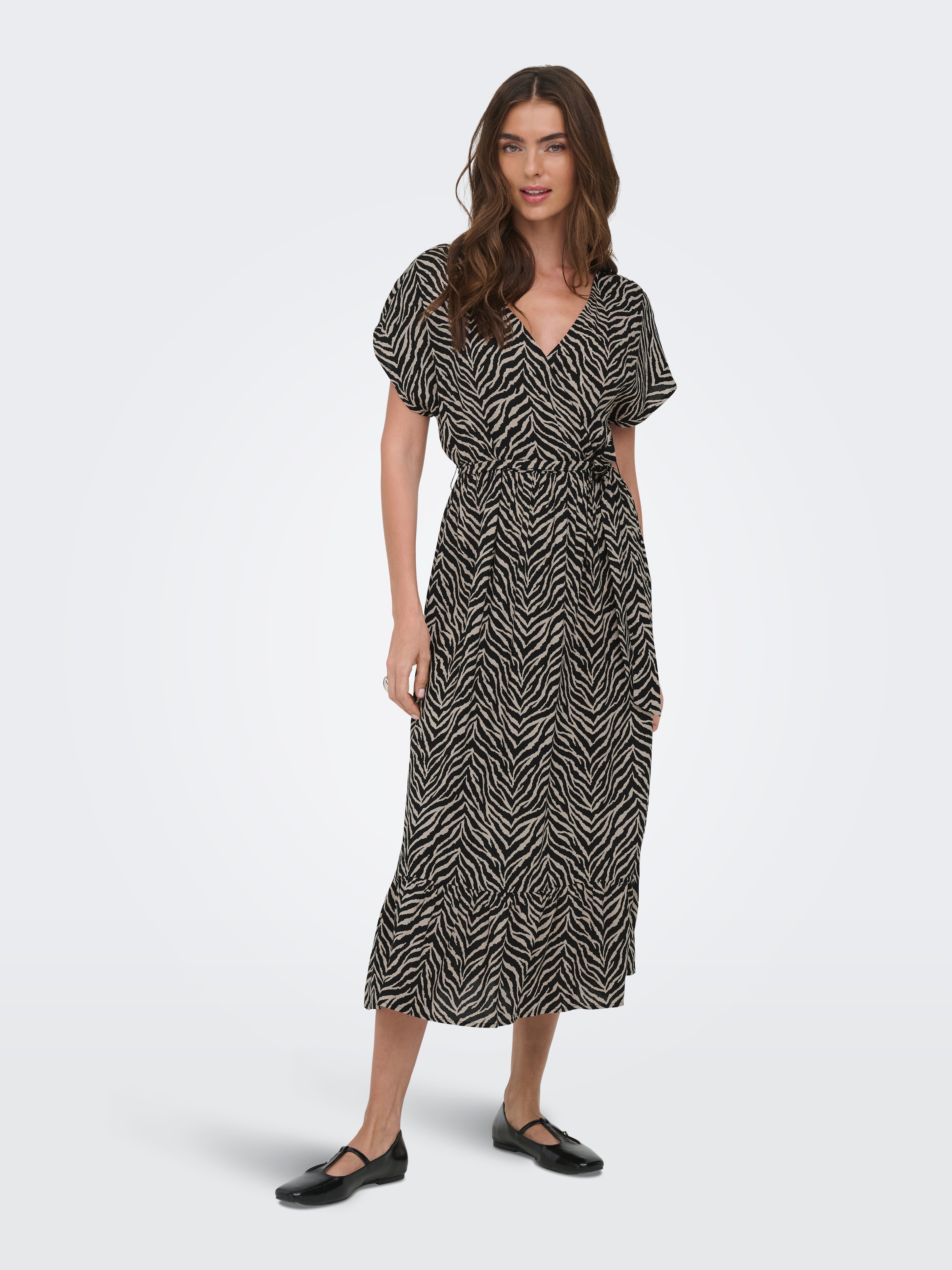 ONLY Sommerkleid »ONLZILLA ADELE SS LONG DRESS NOOS WVN« Viskose, regular fit, V-Ausschnitt