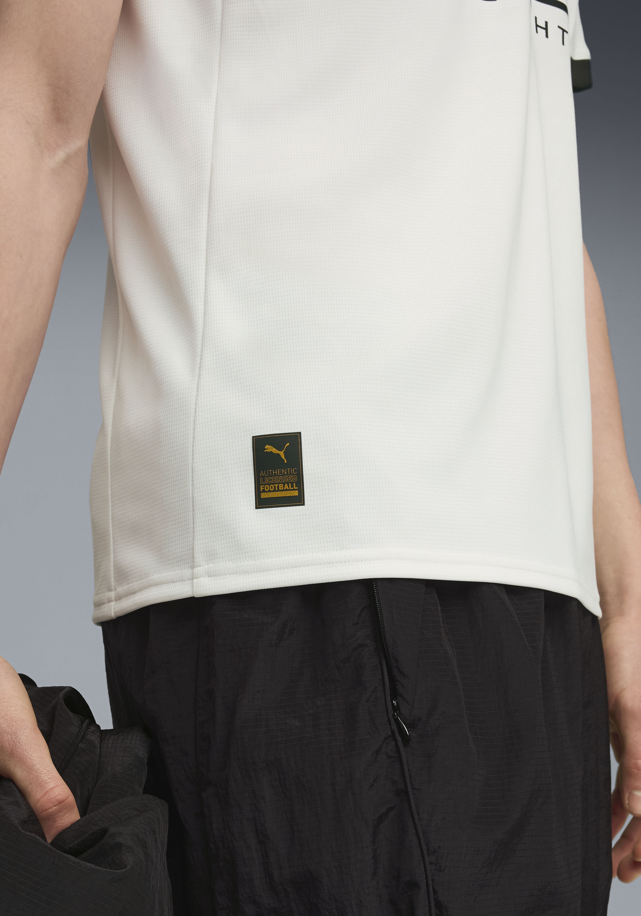 PUMA Fußballtrikot »BMG HOME JERSEY REPLICA« Kurzarm, sportlicher Stil, mit DryCELL-Technologie, Regular Fit