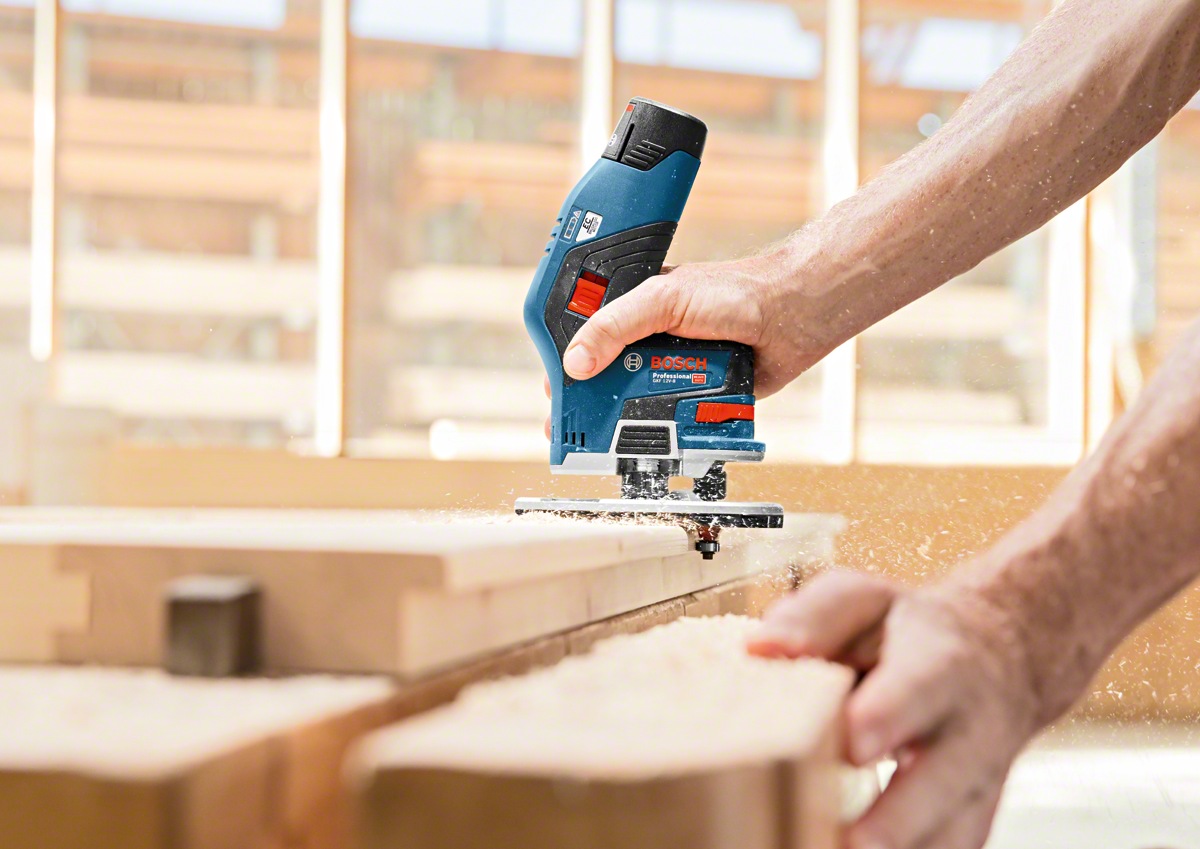 Bosch Professional Akku-Fräse »»GKF 12V-8««, Inkl. 2x Akku 3,0Ah und Schnellladegerät GAL 12V-40, in L-BOXX