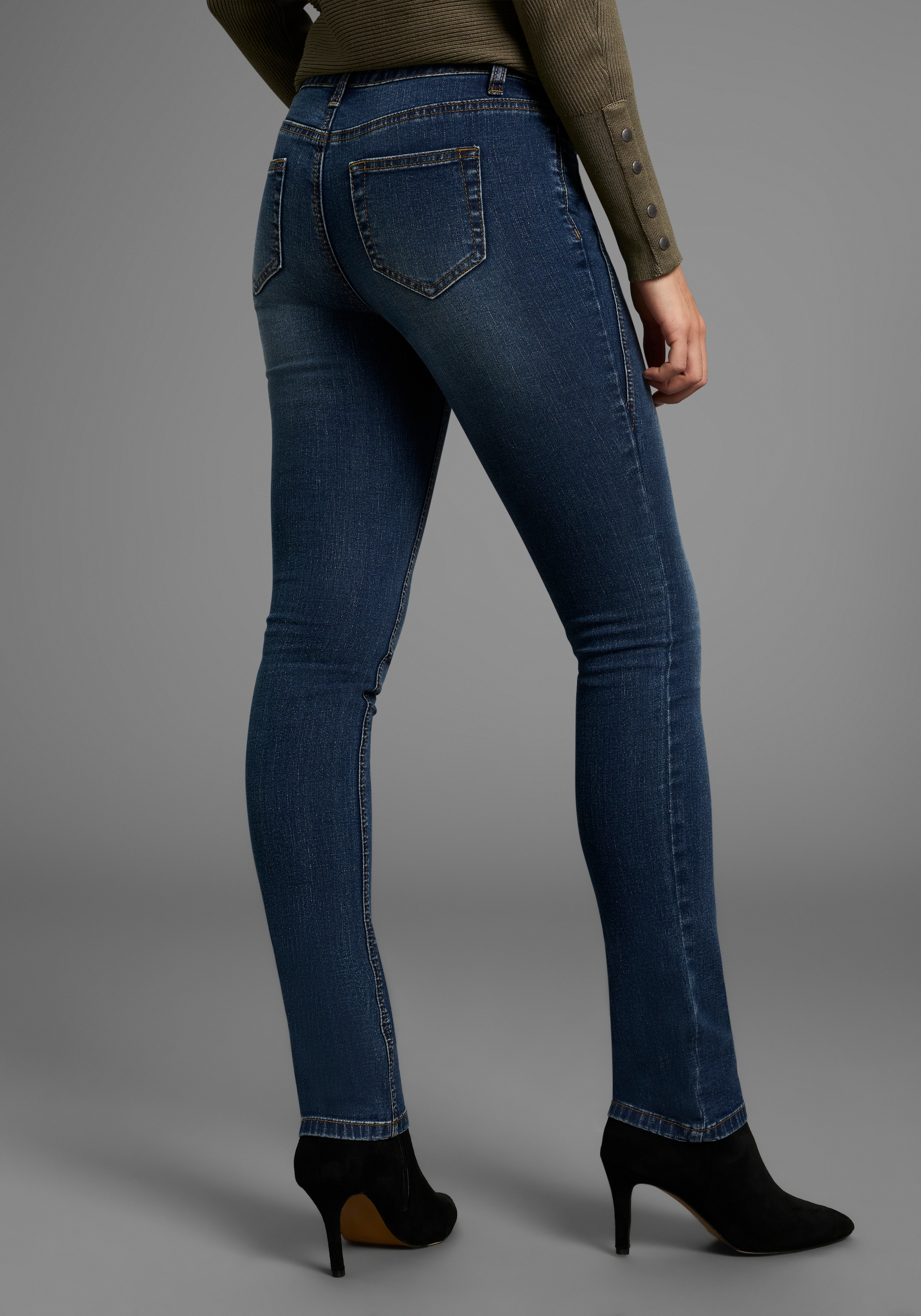 Arizona Comfort-fit-Jeans »mit Keileinsätzen« niedrige Leibhöhe